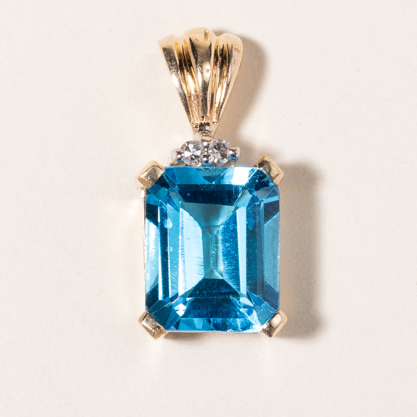 10K Yellow Gold Blue Topaz & Diamond Pendant Necklace - 5.14ct Oval Cut Topaz with 0.03ctw Diamond Accents - Elegant Jewelry Gift for Women - Perfect for Anniversary, Birthday & Special Occasions