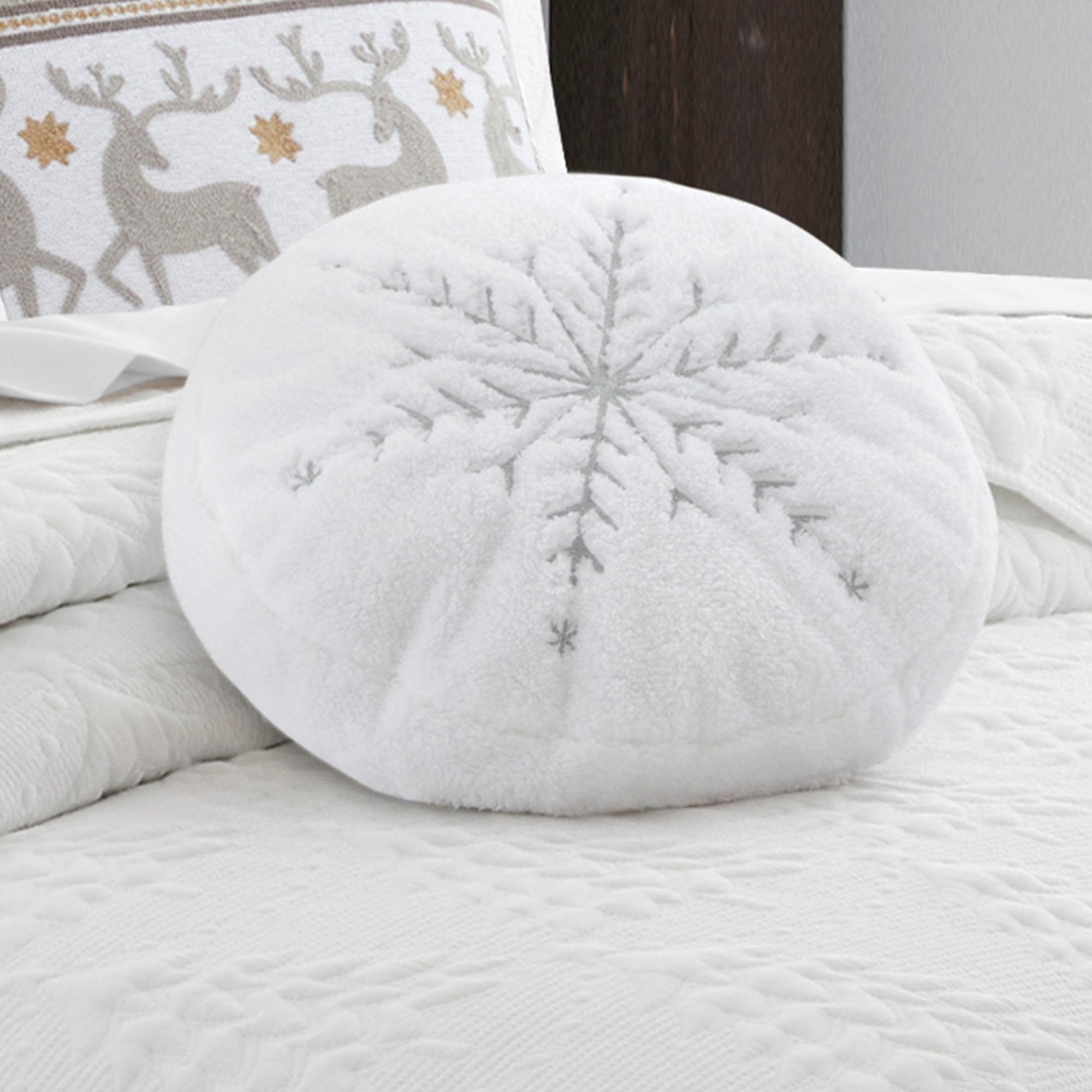 Round Metallic Snowflake Christmas Tree Pillow - Festive Holiday Home Decor for Sofa, Bed & Seasonal Celebrations
