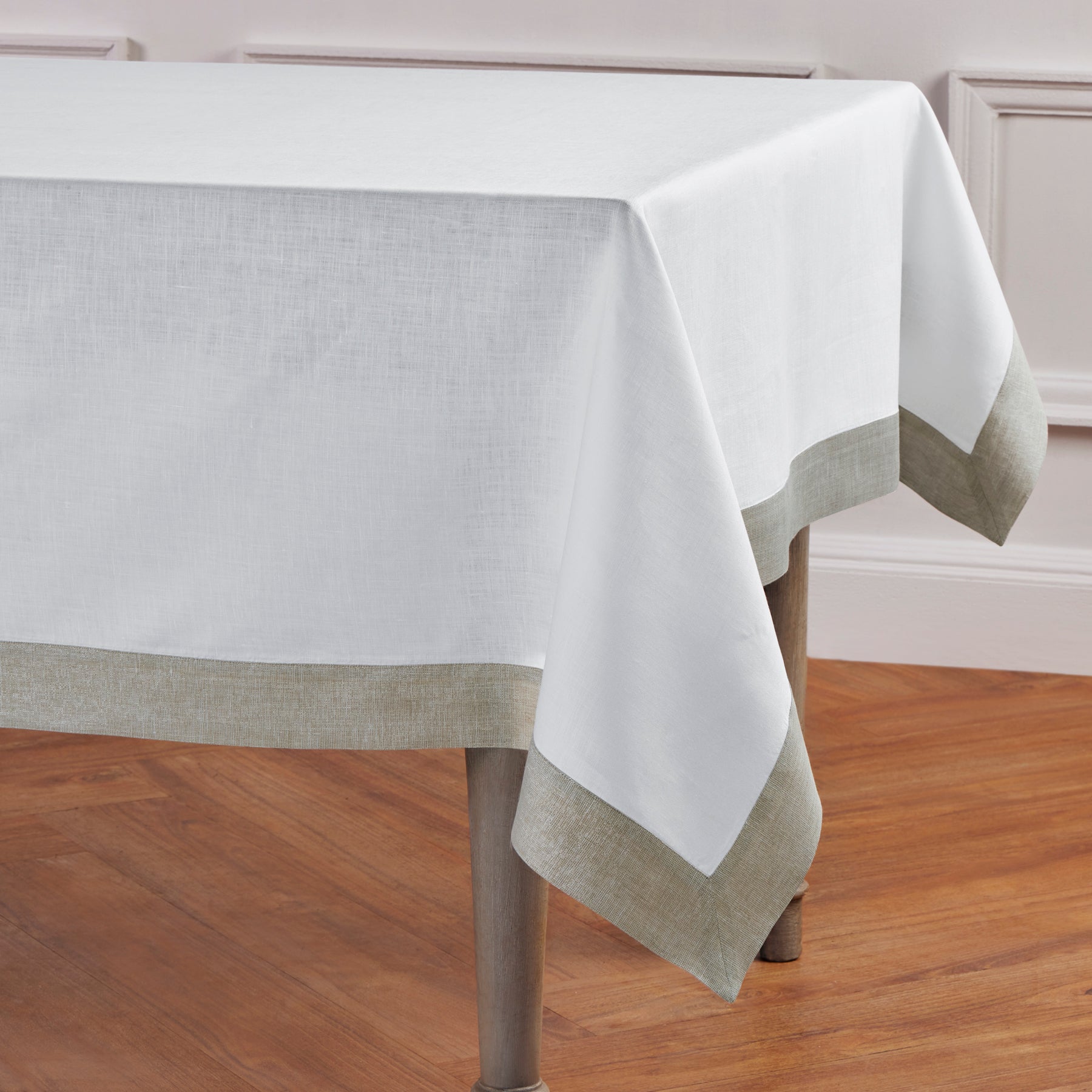 Festive Edge Tablecloth - Elegant Holiday Dining Decor for Christmas, Thanksgiving & Parties - Waterproof & Wrinkle-Resistant