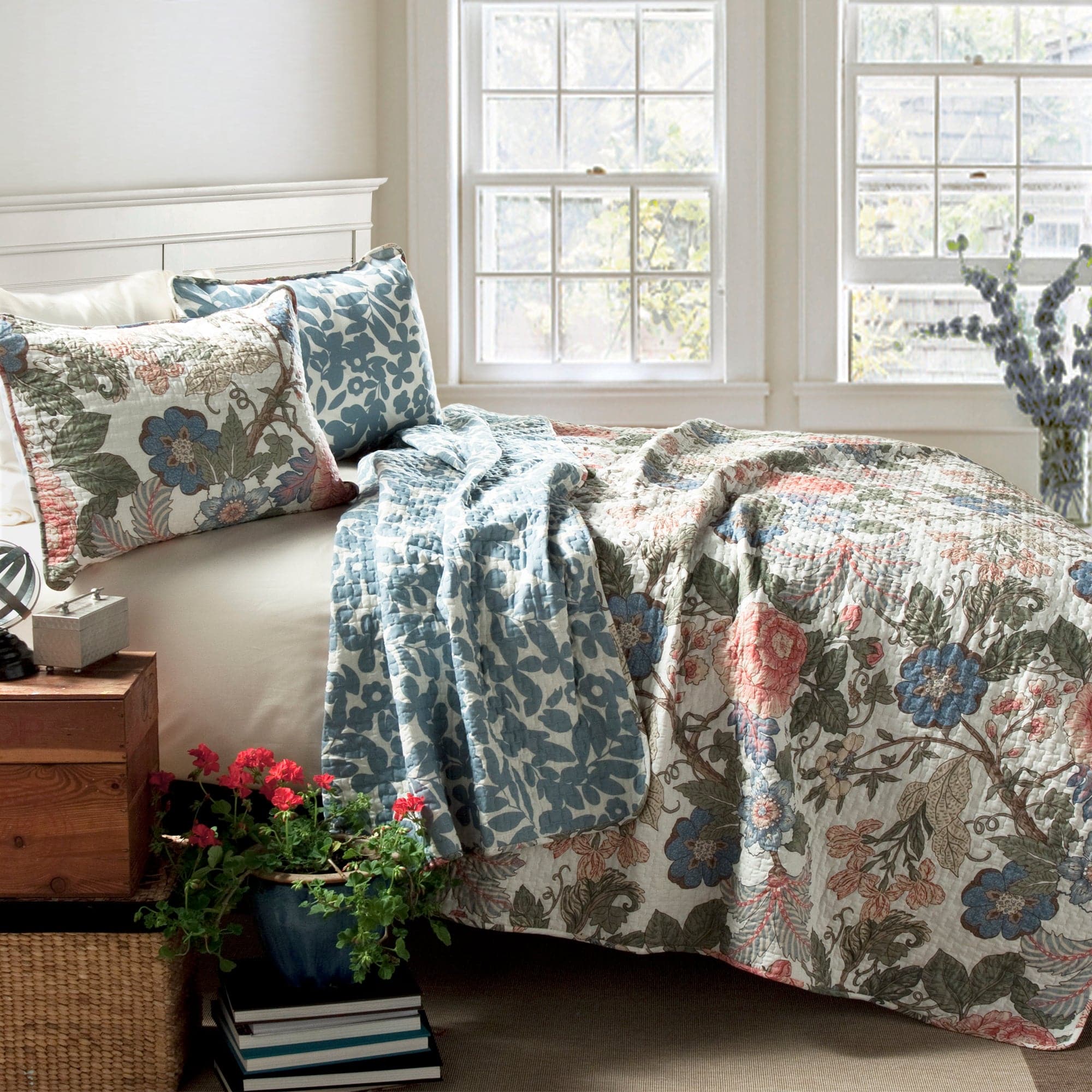 Sydney 3 Piece Quilt Set - Queen Size Bedding Set with Soft Microfiber, Lightweight & Breathable - Perfect for All Seasons, Home Decor & Guest Room