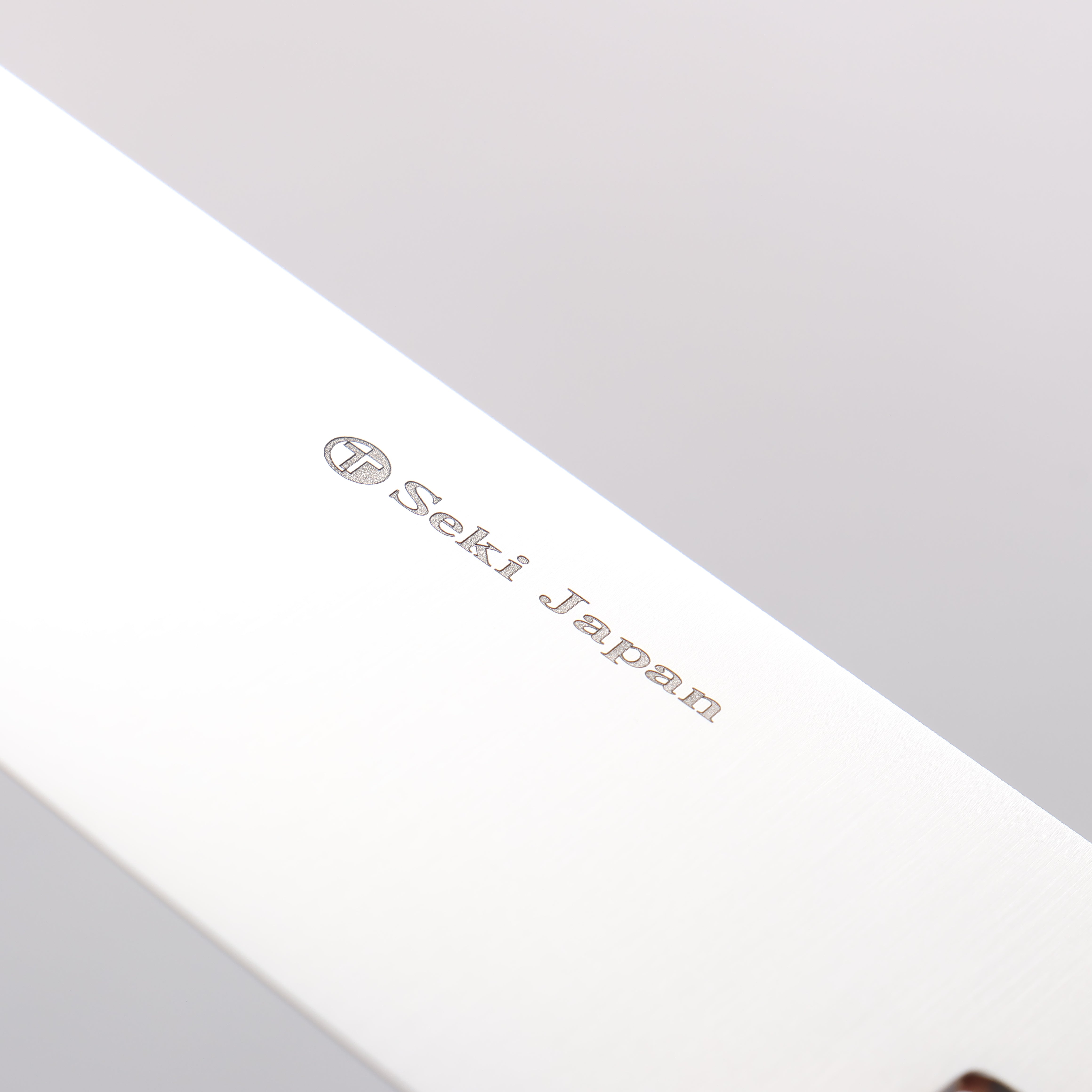 Kanetsune Ichizu VG10 Santoku Knife 180mm - High Carbon Stainless Steel Blade with Brown Pakka Wood Handle - Perfect for Slicing, Dicing & Mincing in Professional & Home Kitchens