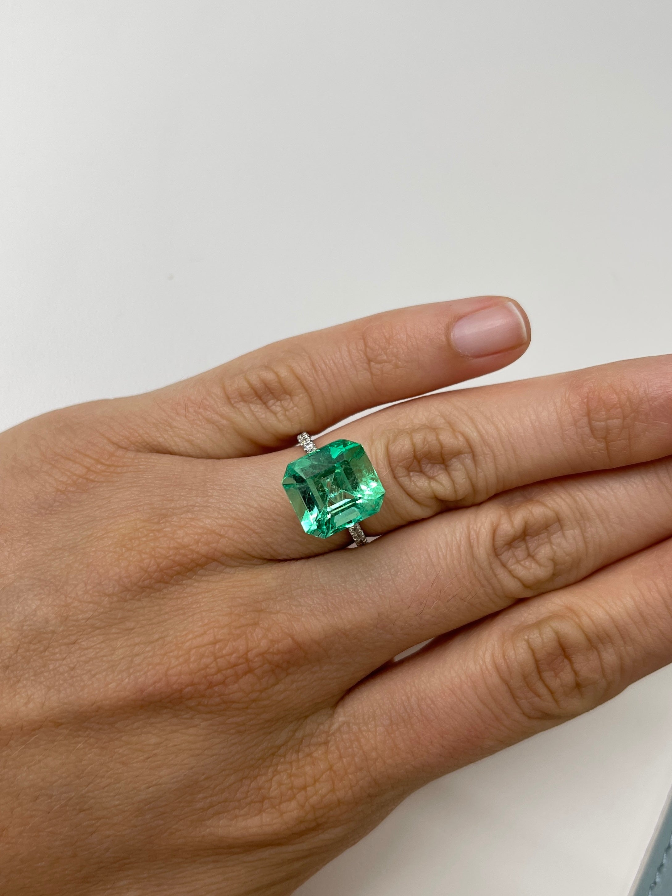 8.01 Carat Natural Colombian Emerald - Loose Asscher Cut Gemstone (12.5x11.5mm) - Vivid Green Color for Jewelry Making & Luxury Gifts