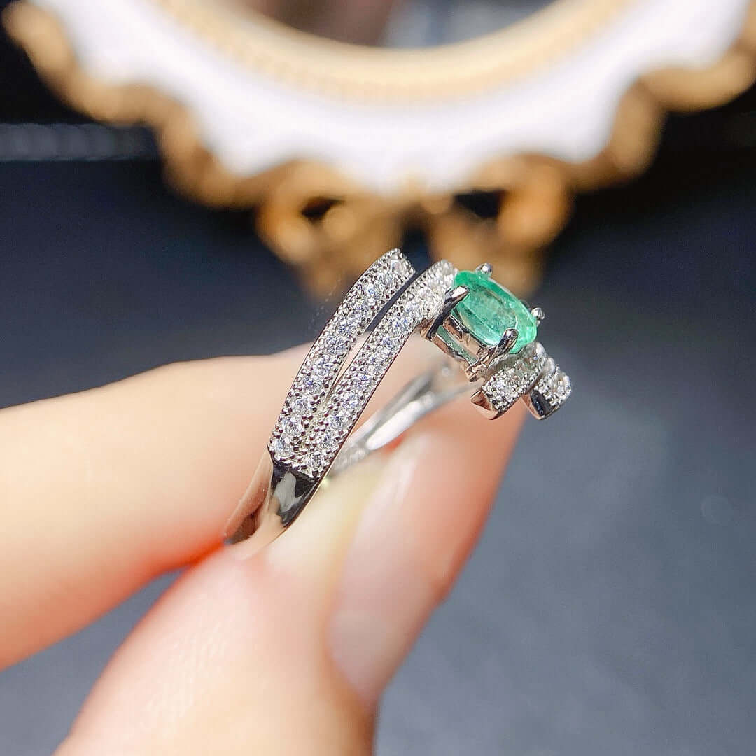 18K Platinum Emerald Statement Ring for Women - Elegant Green Gemstone Jewelry for Engagement, Wedding & Special Occasions | NS2405