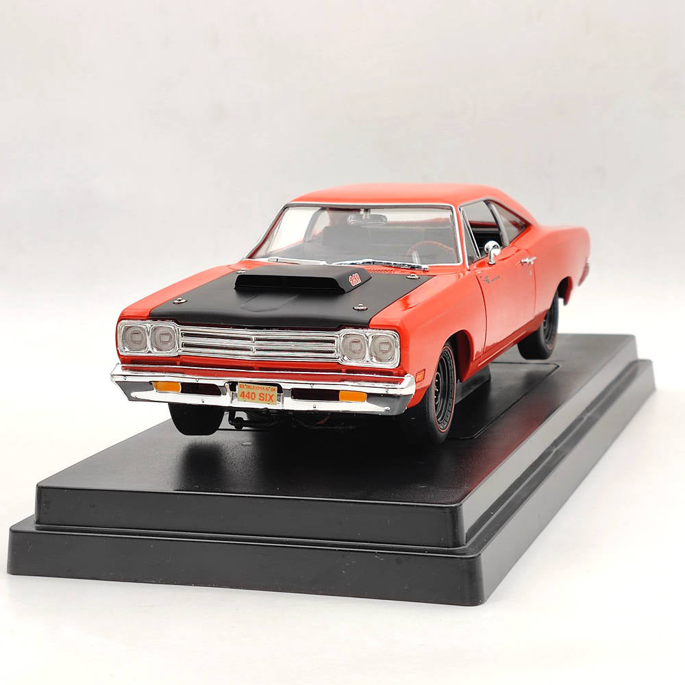 1:18 Scale 1969 Plymouth Roadrunner Supercar Diecast Model - 440 6BBL Orange Collectible Toy Car for Adults | Perfect for Display, Gifts, and Car Enthusiast Collections