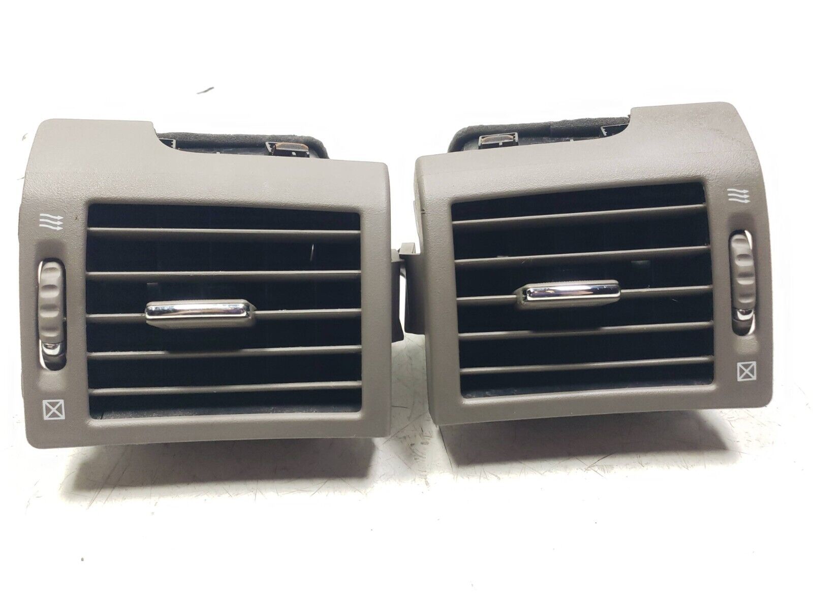 06 09 Infiniti M35 OEM Dash Air Vent Pair - Replacement for AC Vents - Perfect for Car Interior Repair & Upgrade
