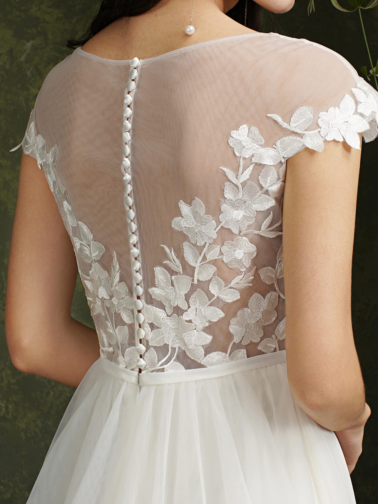 Elegant 2022 Lace Appliques Chiffon Wedding Dress for Bride - Long Sleeves Beach Bridal Gown | Perfect for Beach Weddings, Outdoor Ceremonies & Romantic Photos