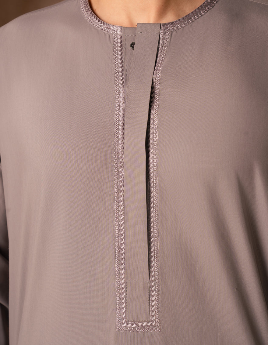 Premium Blended Grey Jubba by J. Junaid Jamshed - Traditional Islamic Thobe for Men - Perfect for Eid, Friday Prayers & Special Occasions