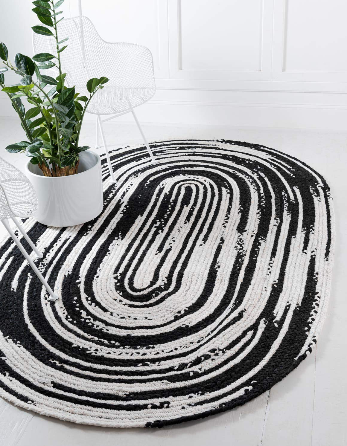 Unique Loom Braided Chindi Collection Casual Modern Black Oval Rug 8' x 10' - Handwoven Boho Chic Area Rug for Living Room, Bedroom, or Office Decor