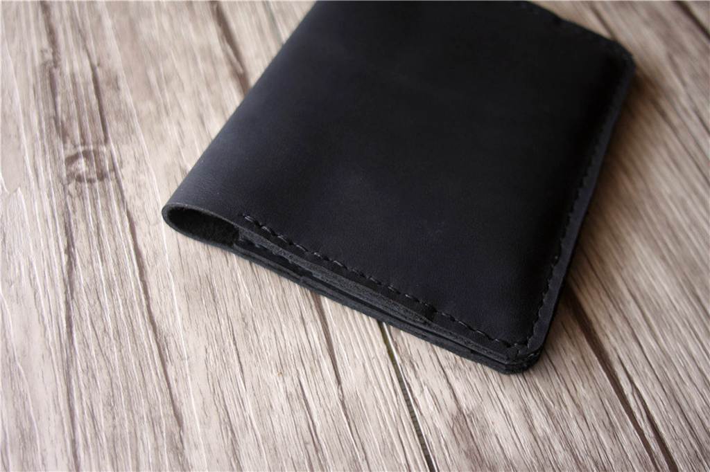Personalized Leather Men's Passport Holder Wallet - RFID Blocking Travel Accessory for Business Trips & Vacations