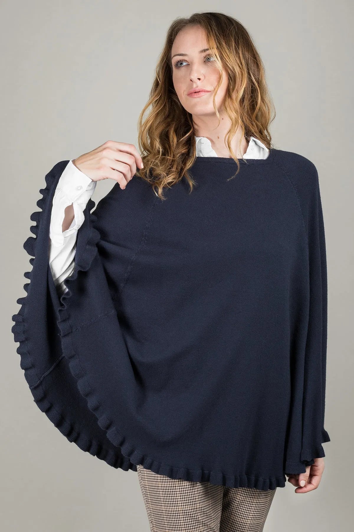 Elegant Ruffled Hem Poncho for Women - Soft & Stylish Wrap Shawl for Fall & Winter - Perfect for Casual Outings, Office Wear & Evening Events