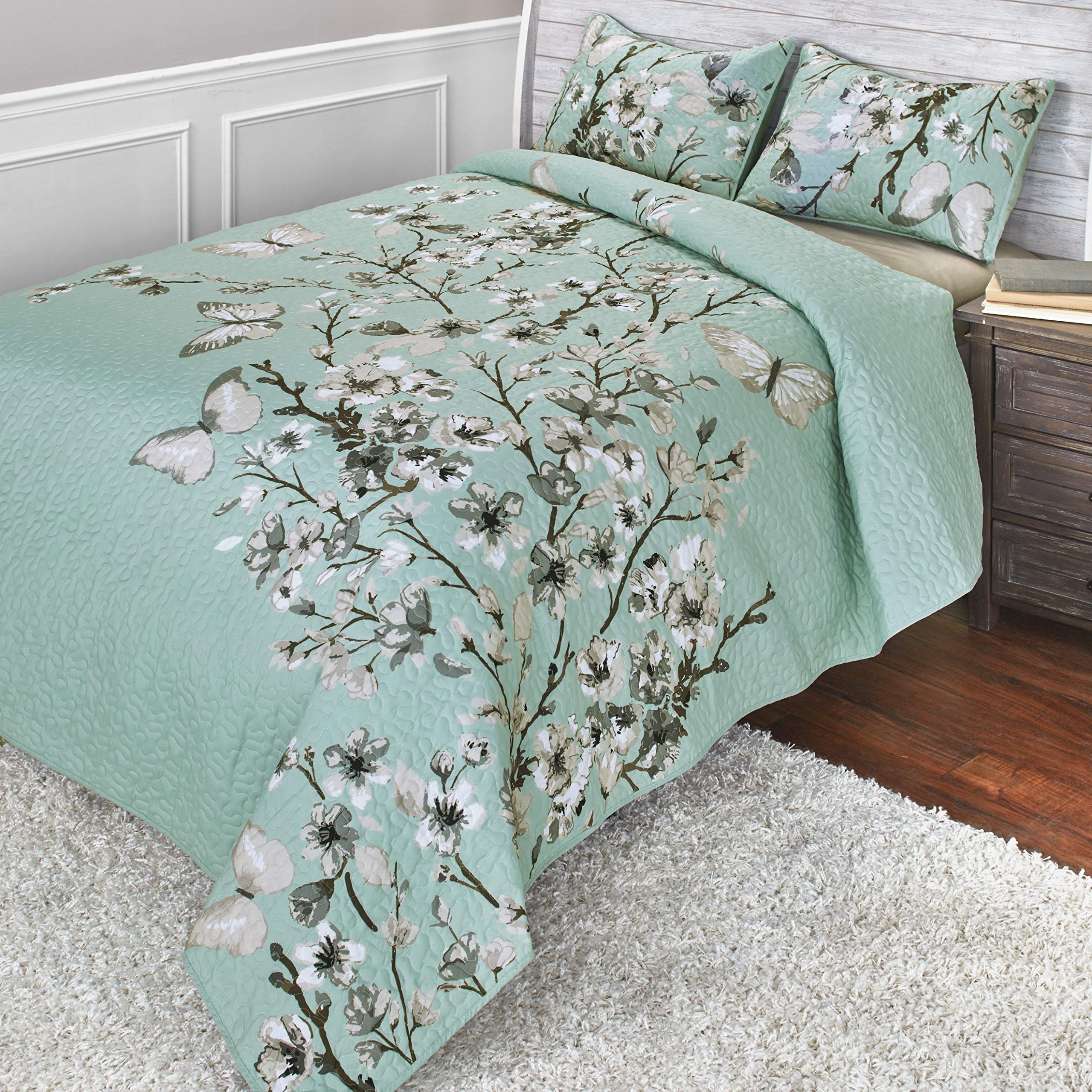 Lakeside Collection Embroidered Cherry Blossom Quilt Set with Shams - King Size 3-Piece Bedding Set - Soft Floral Comforter for Master Bedroom, Guest Room & Cozy Home Decor