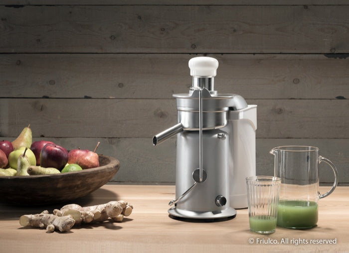 IOTA Compact Commercial Juice Extractor - High-Speed Cold Press Juicer for Restaurants, Cafes & Smoothie Bars - Perfect for Fresh Juice, Detox Drinks & Healthy Beverages