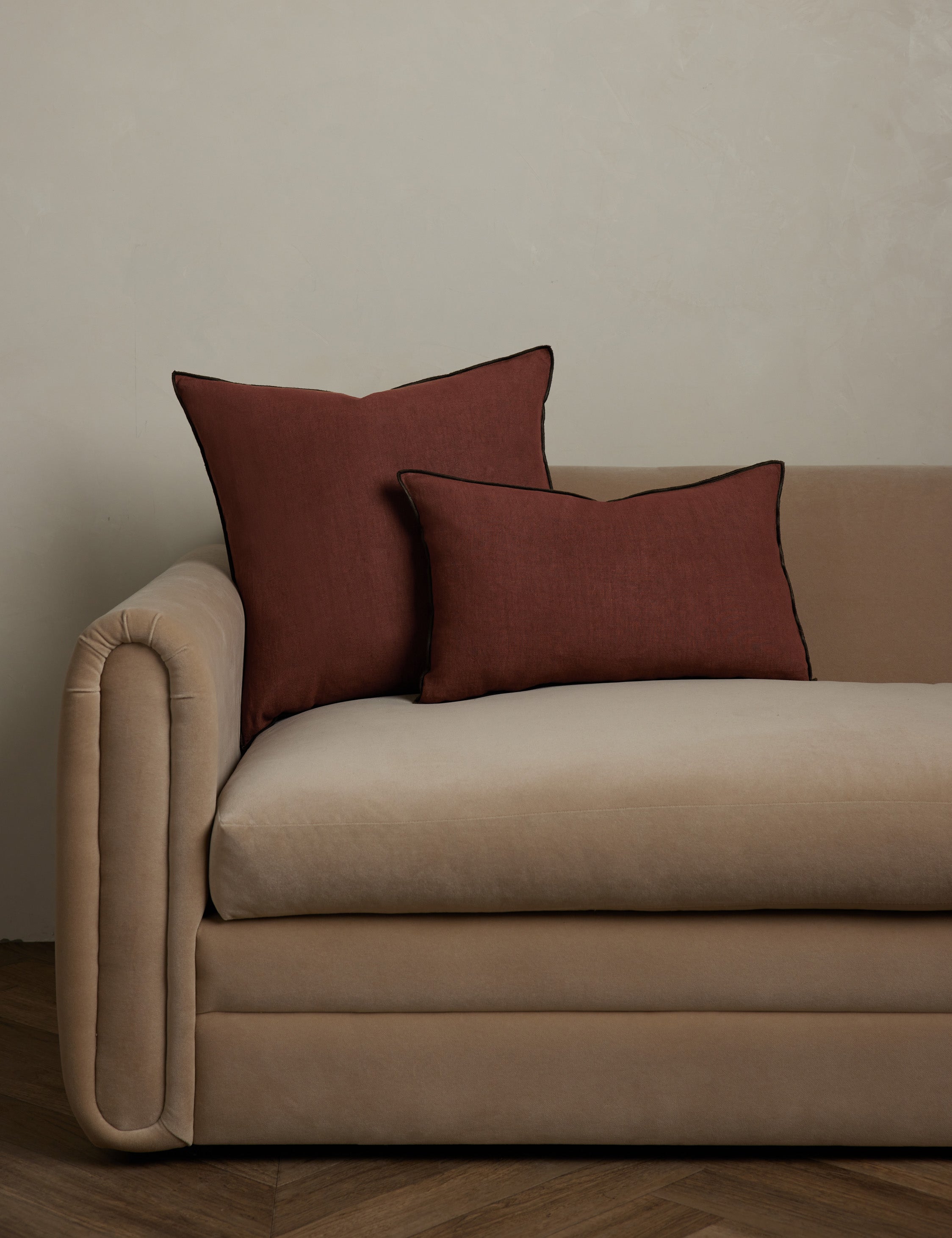 Stylish Carys Contrast Linen Pillow Cover - Breathable & Durable Home Decor for Sofa, Bedroom, and Living Room - Perfect for Modern Farmhouse, Boho, and Scandinavian Interior Design Styles