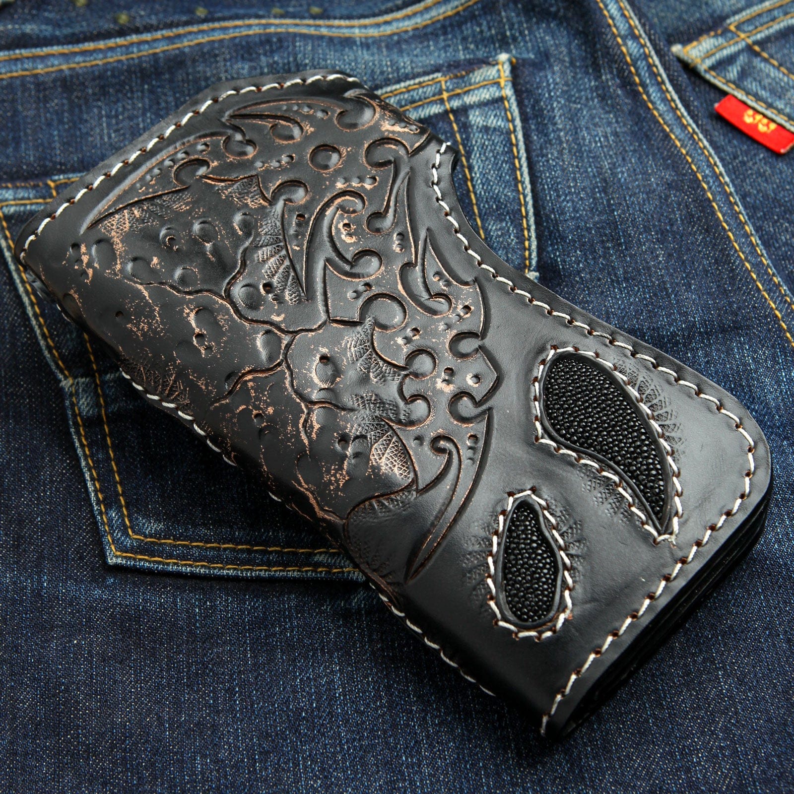 Devil Skull Genuine Leather Biker Wallet for Men - Gothic Motorcycle Chain Wallet with ID Window & Credit Card Slots - Perfect for Bikers, Riders & Motorcycle Enthusiasts