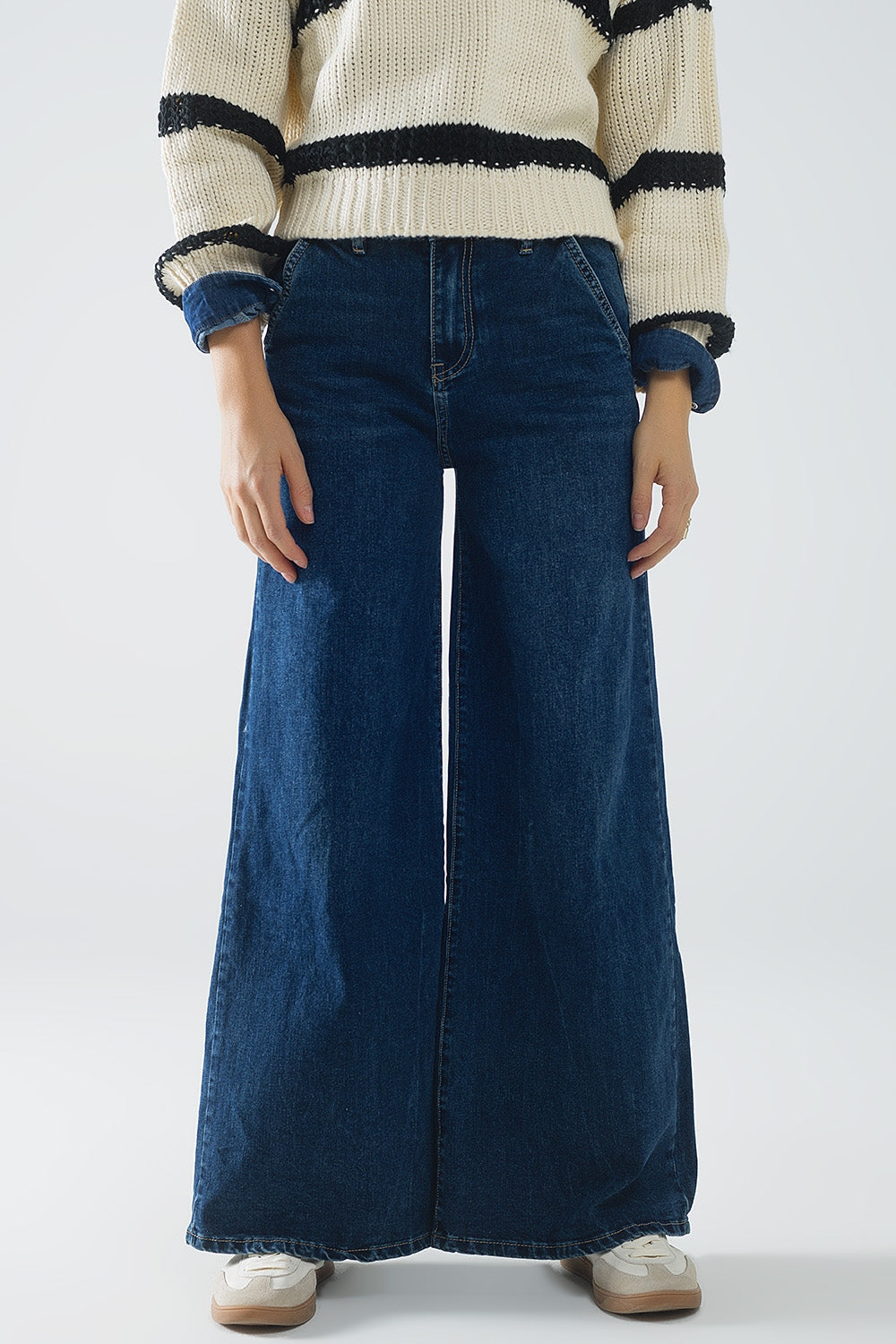 Super Stretch Distressed Medium Wash Plus Size Women's Jeans - Perfect for Casual Wear & Everyday Comfort