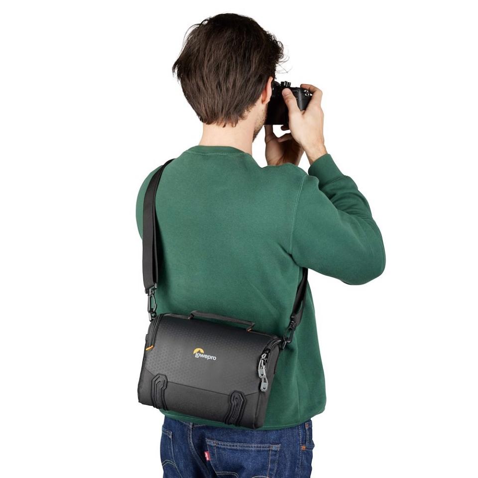 Lowepro Adventura SH 140 III DSLR Camera Shoulder Bag - Compact & Lightweight (Black) - Perfect for Travel, Hiking & Everyday Photography