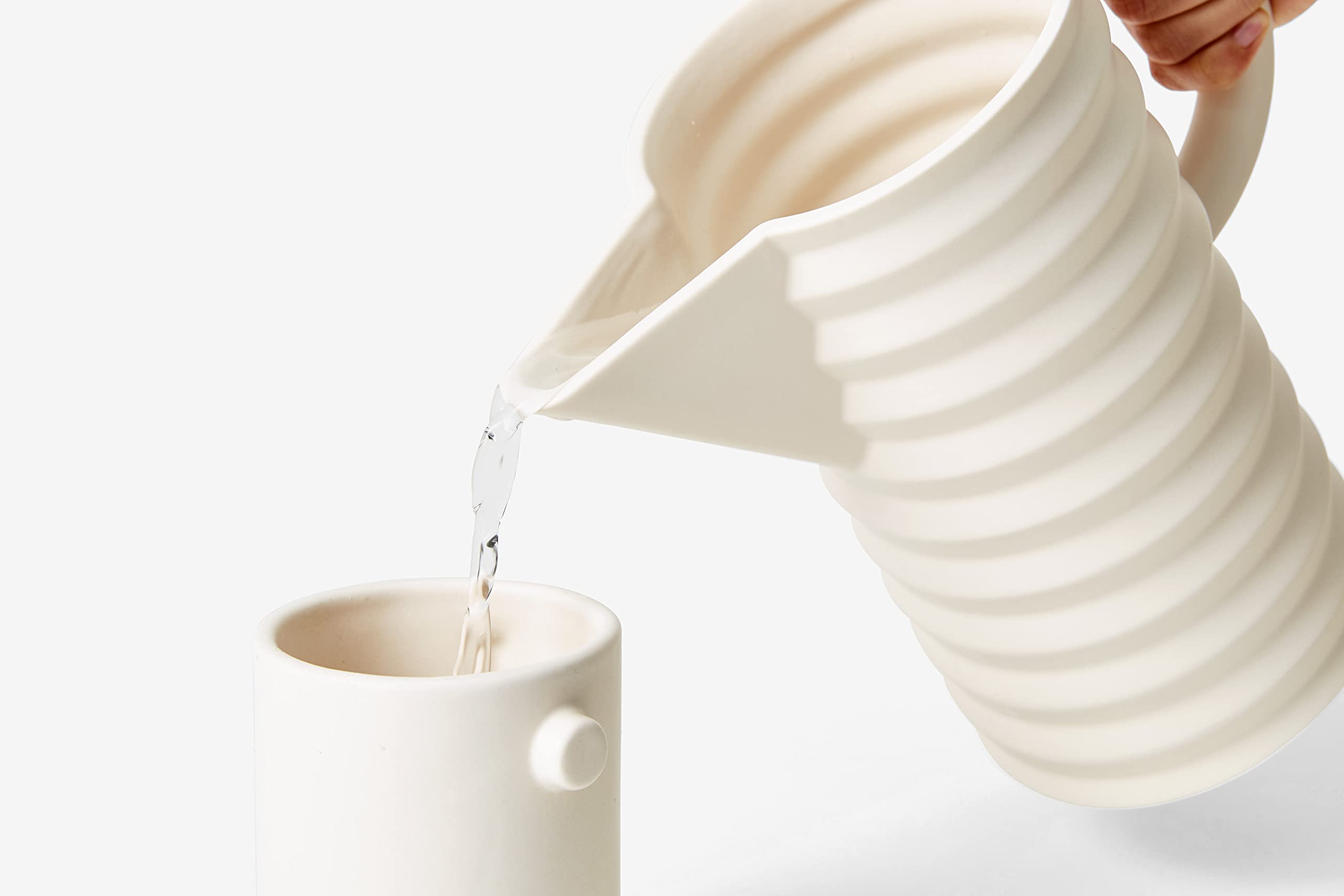 Premium Glass Pitcher with Elegant Pleated Design - Perfect for Iced Tea, Lemonade & Cocktails at Parties, BBQs & Outdoor Gatherings