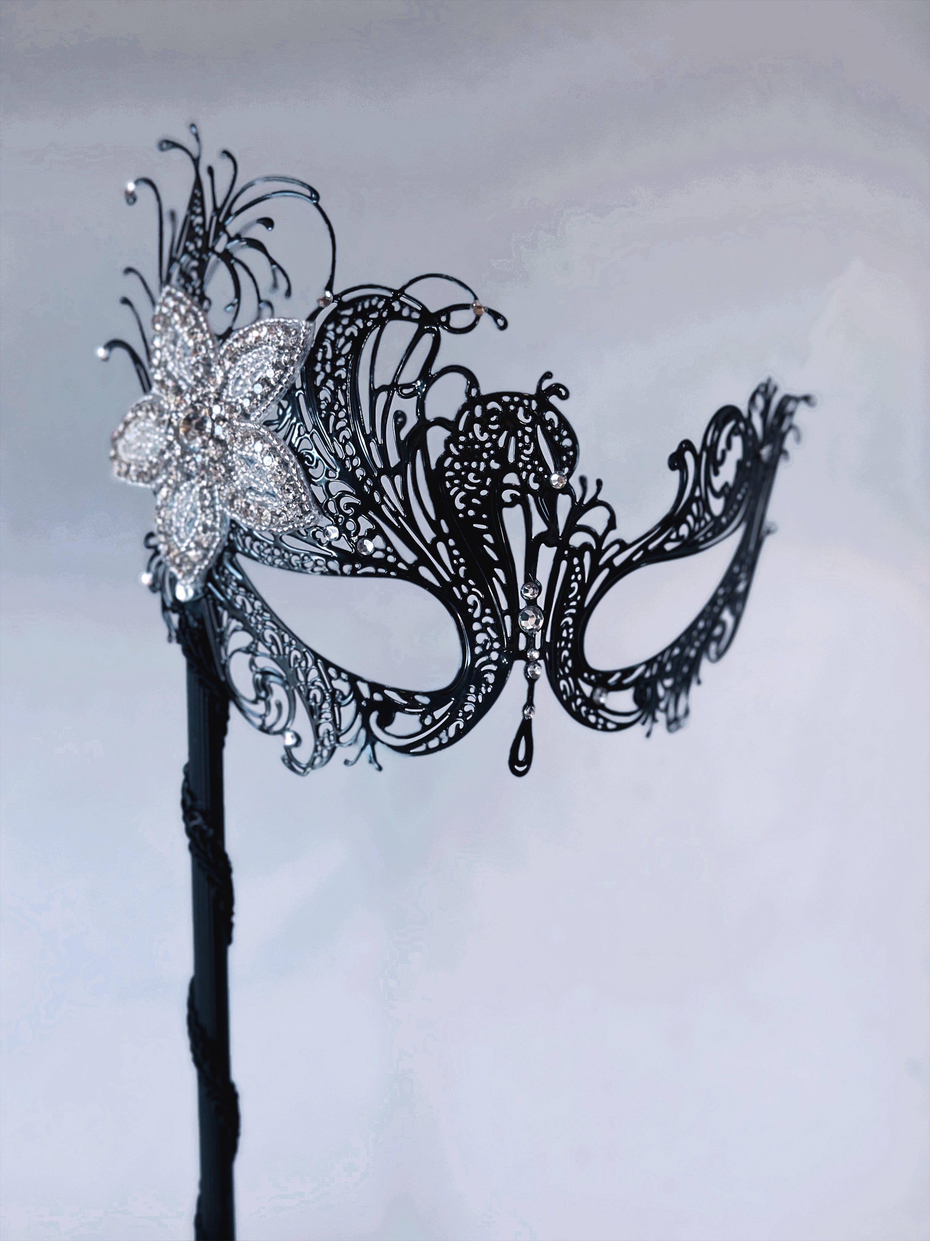 Elegant Swan Rhinestone Handheld Mask with Silver Brooch - Perfect for Masquerade Balls, Weddings, and Costume Parties