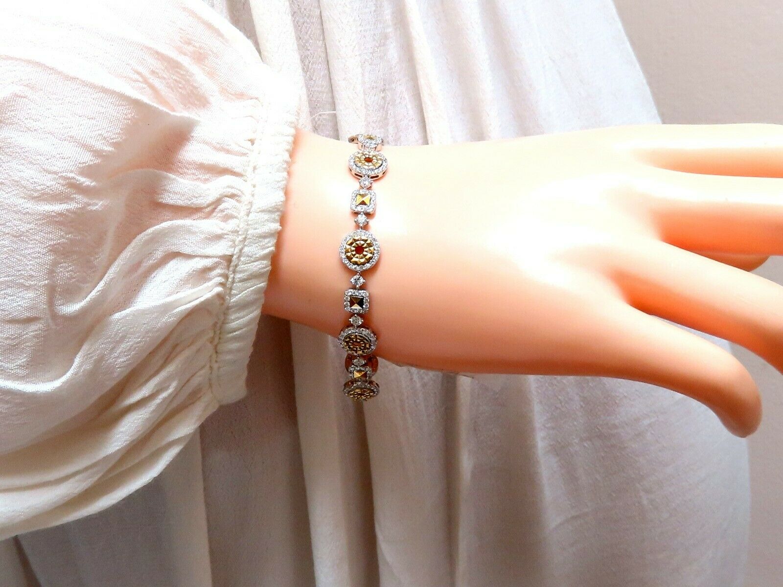 2.71ct Natural Round Diamond Pyramid Cut Link Bracelet in 18kt Gold - Elegant Intricate Design for Women's Jewelry, Perfect for Weddings, Anniversaries & Special Occasions