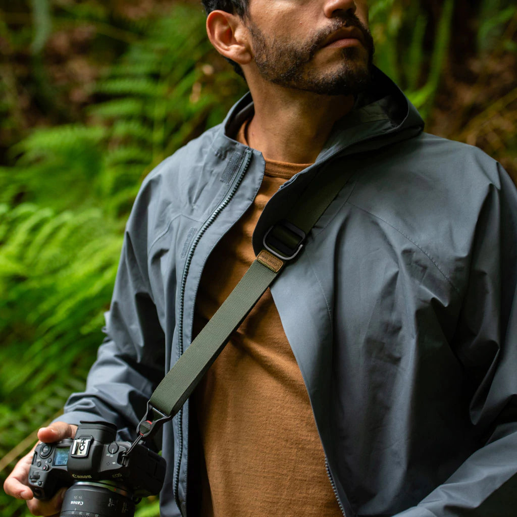 Peak Design Slide Lite Camera Strap - Comfortable Adjustable Shoulder Strap for DSLR & Mirrorless Cameras (Sage Green) - Perfect for Travel, Hiking & Outdoor Photography