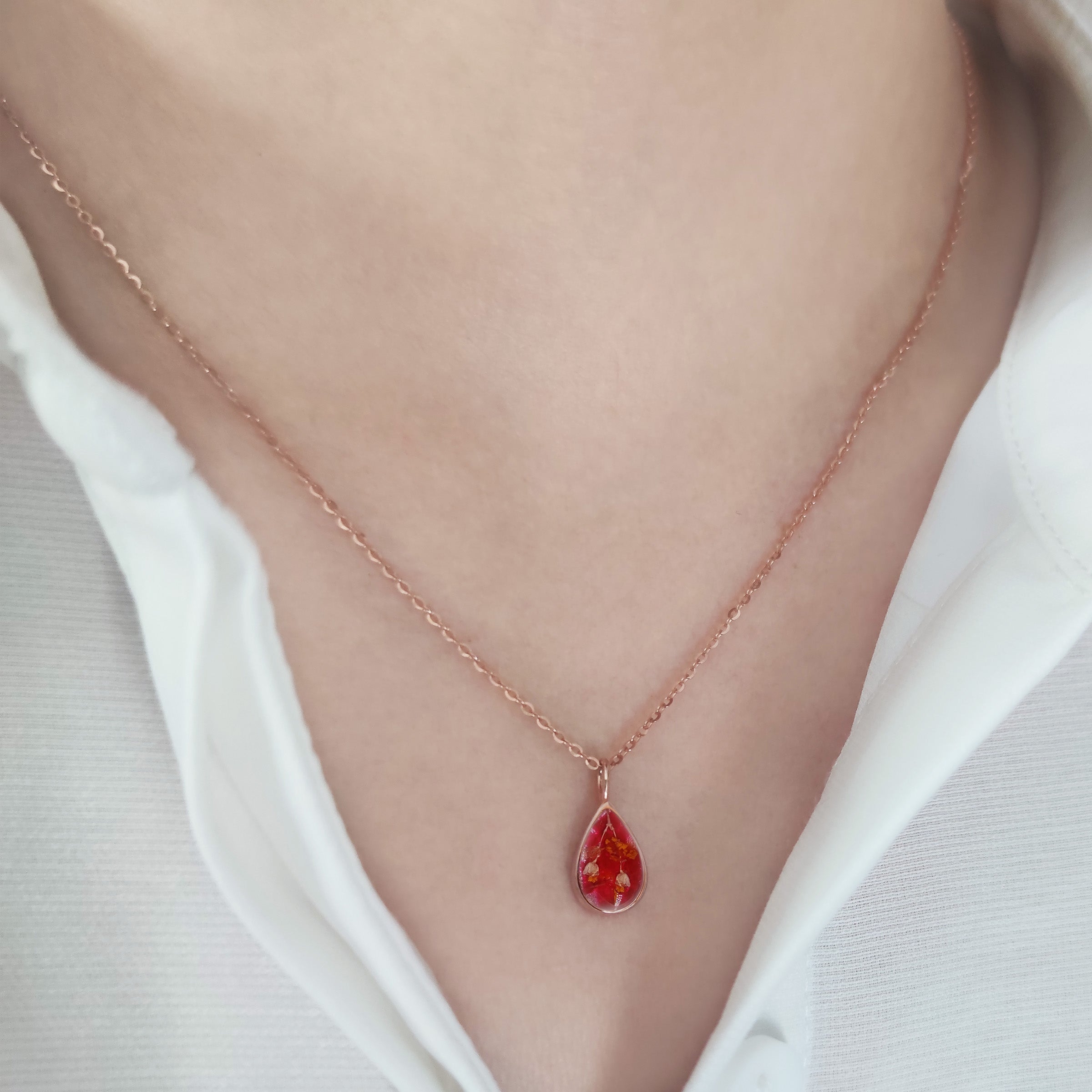 Classic Teardrop Solid Gold Necklace with Dried Flowers - Elegant Memorial Jewelry for Weddings, Funerals & Special Occasions