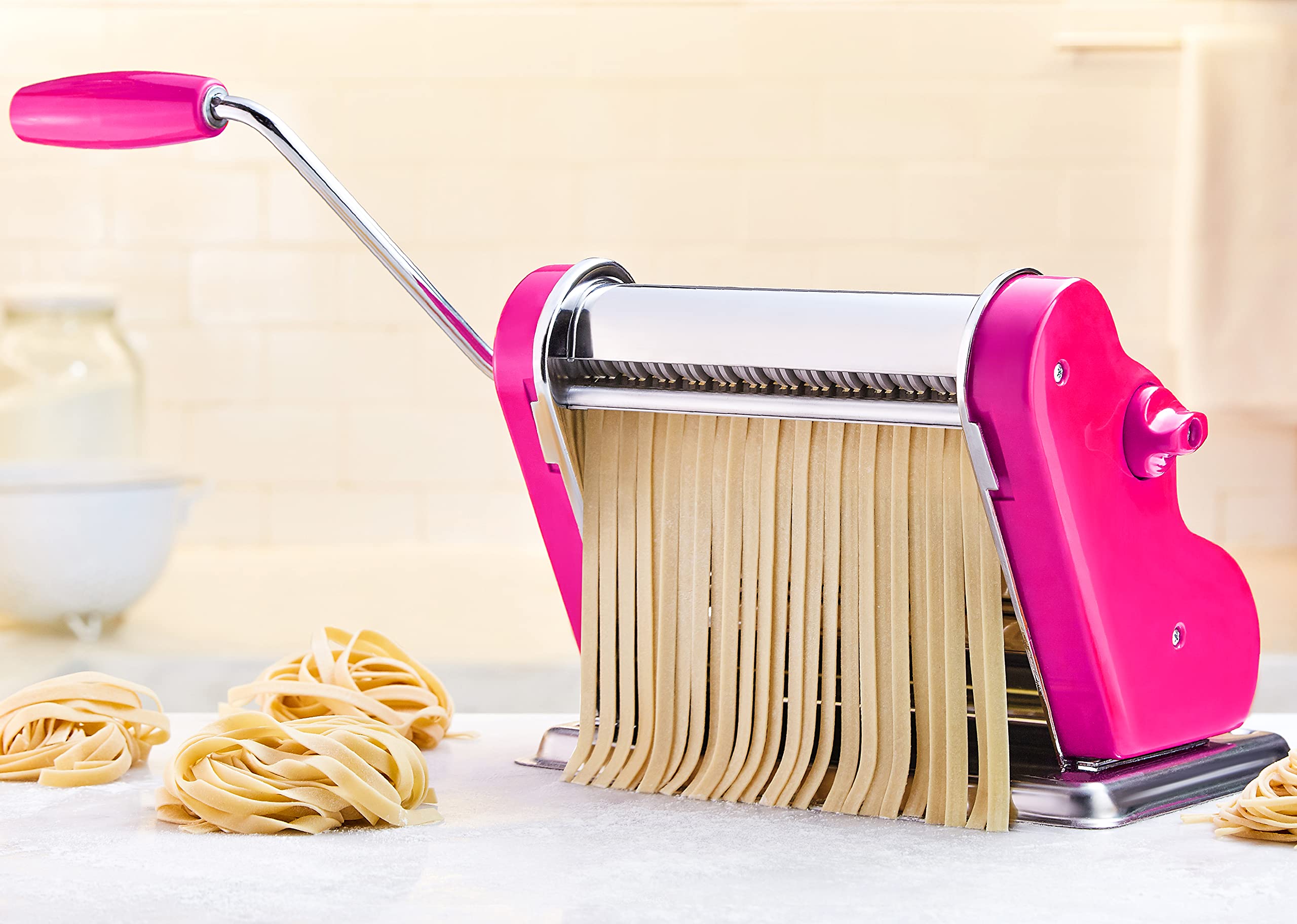 PASTALINDA Classic 200 Pasta Maker Machine - 20cm Wide Rollers, 9 Thickness Settings, 2 Cutting Options, Stainless Steel with Reinforced Hand Crank & Clamps (Fuchsia Pink) | Perfect for Homemade Pasta, Ravioli, Lasagna & Italian Cooking | Ideal Kitchen Gift for Chefs & Home Cooks