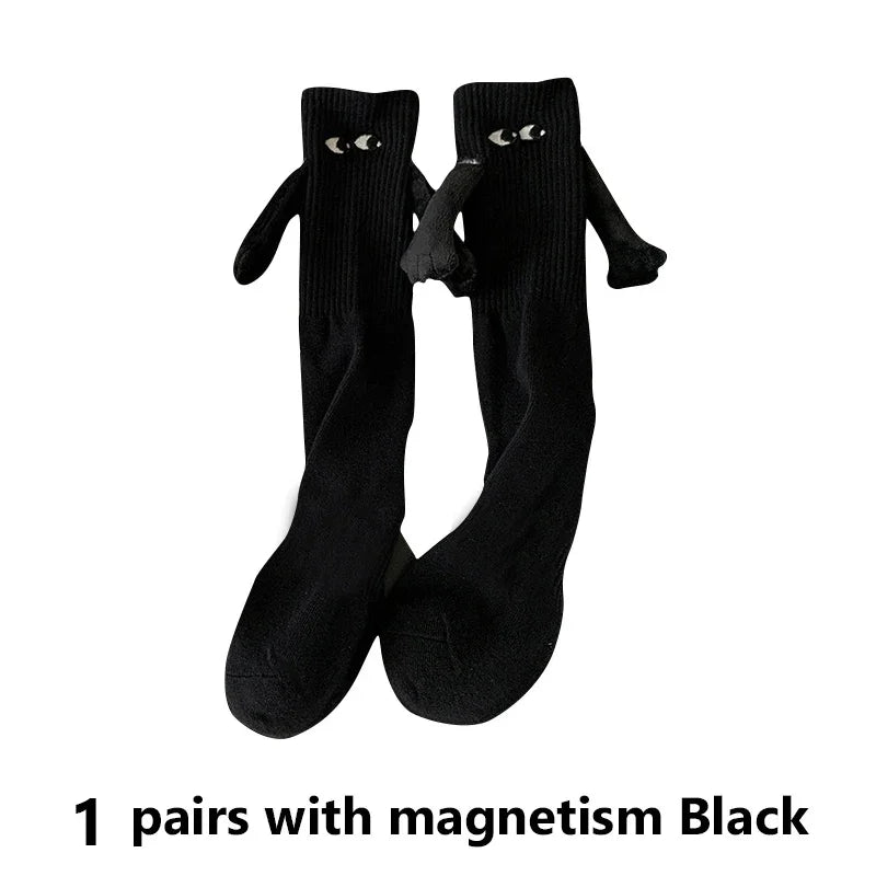 Harajuku Couple Cotton Socks - 2 Pairs Magnetic Hand Holding Socks for Couples, Black & White Unisex Long Socks - Perfect for Valentine's Day Gifts, Anniversary Presents and Romantic Couple Activities