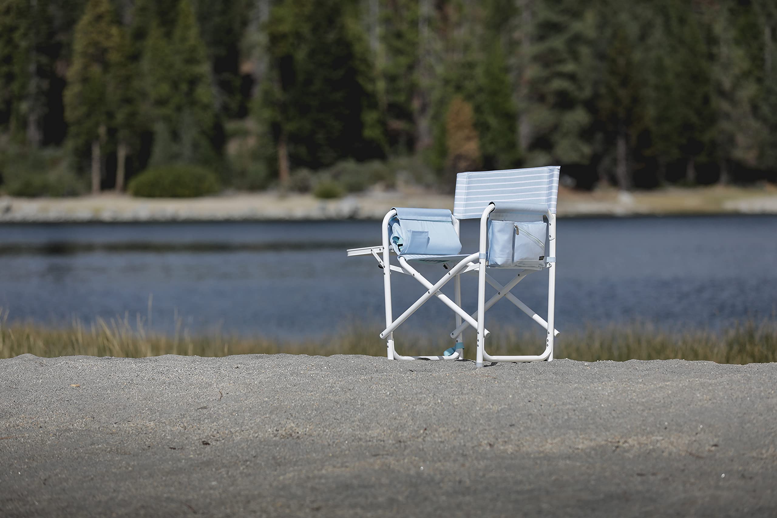 Picnic TIME Outdoor Directors Chair with Side Table - Portable Folding Beach Chair for Adults, Sturdy Camping Chair with Built-in Table - Perfect for Beach, Backyard, Camping & Outdoor Relaxation