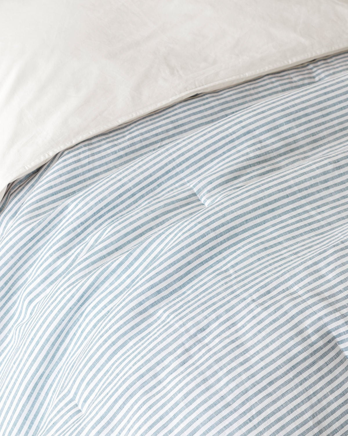 Premium Rosemary Scented Quilt - Soft & Breathable Bedding for All Seasons | Perfect for Home, Office, or Travel Use