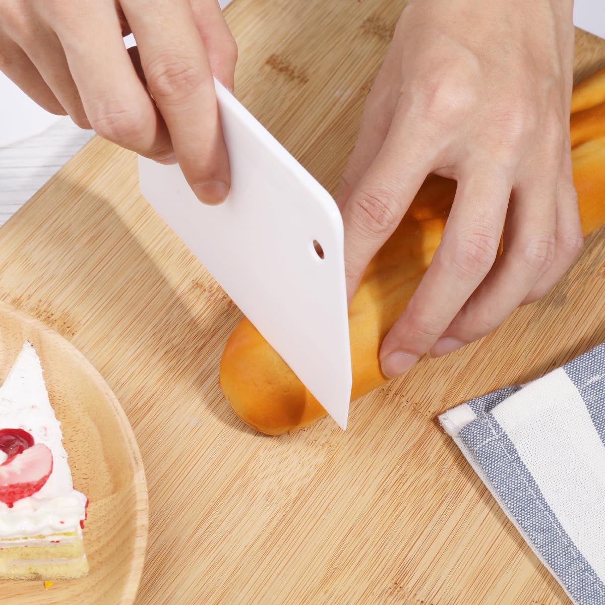 Hemoton 3-Piece Silicone Cake Scraper Set - Multi-Purpose Dough & Bowl Scraper, Cake Decorating & Icing Smoother Tools for Professional Baking | Perfect for Cake, Bread, Pastry & Cookie Dough Preparation