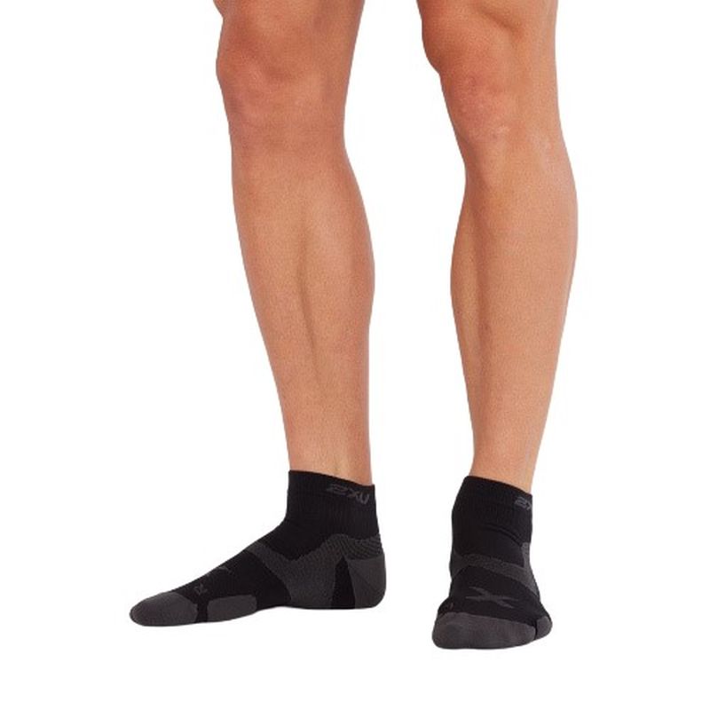 2XU Vectr Cushion 1/4 Crew Socks for Running & Training - Lightweight Performance Athletic Socks for Men & Women - Ideal for Marathon, Gym Workouts & Sports Activities