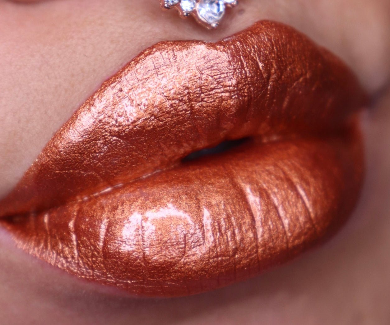 Magic Metallic Lipstick - Long Lasting Shimmer Lipstick for Women, Vegan & Cruelty-Free, High Pigment Lipstick for Parties, Date Night & Special Occasions