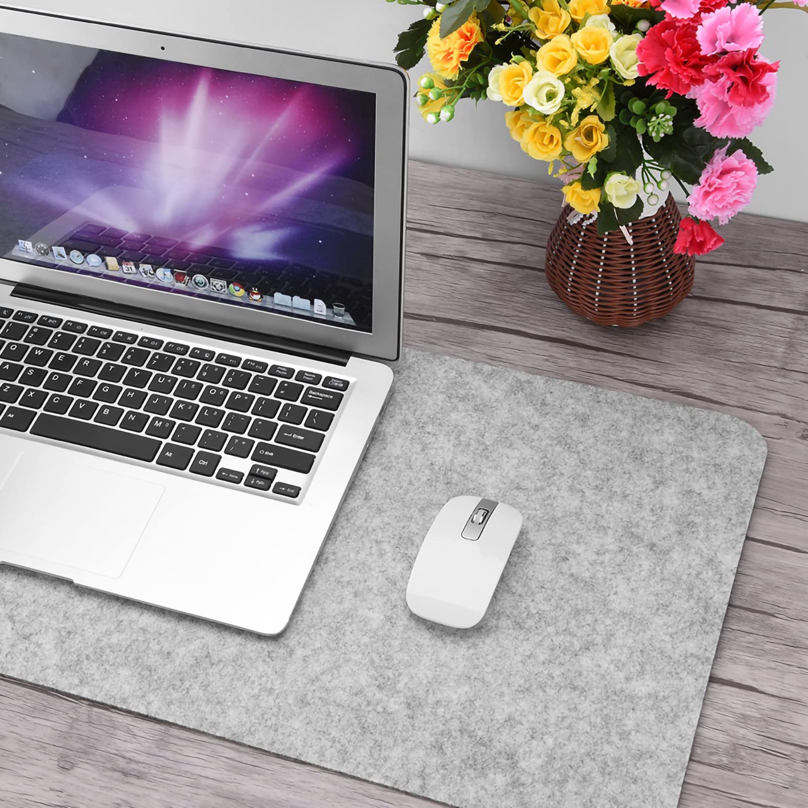 Wendry Large Gaming Mouse Pad - Ergonomic Desk Mat for Office, Laptop & PC - Anti-Static Felt Surface (Light Gray) - Perfect for Gaming, Work & Home Office Setup