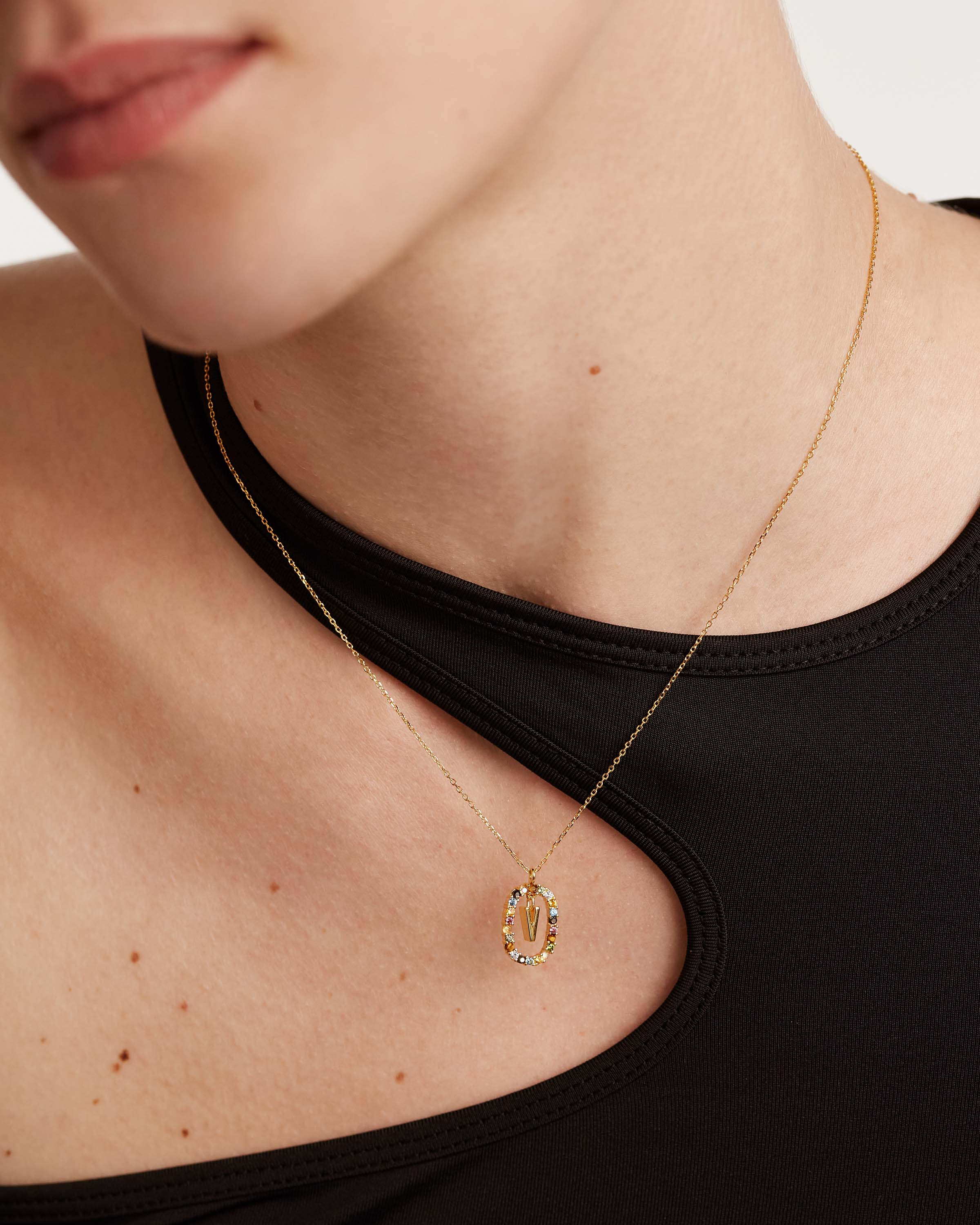 Elegant Letter V Necklace for Women - Personalized Initial Pendant Jewelry Gift for Her - Perfect for Birthdays, Anniversaries & Everyday Wear