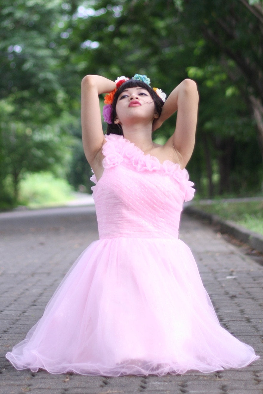 Elegant A-Line One Shoulder Knee-Length Tulle Handmade Flower Homecoming Dress for Prom, Party & Special Occasions