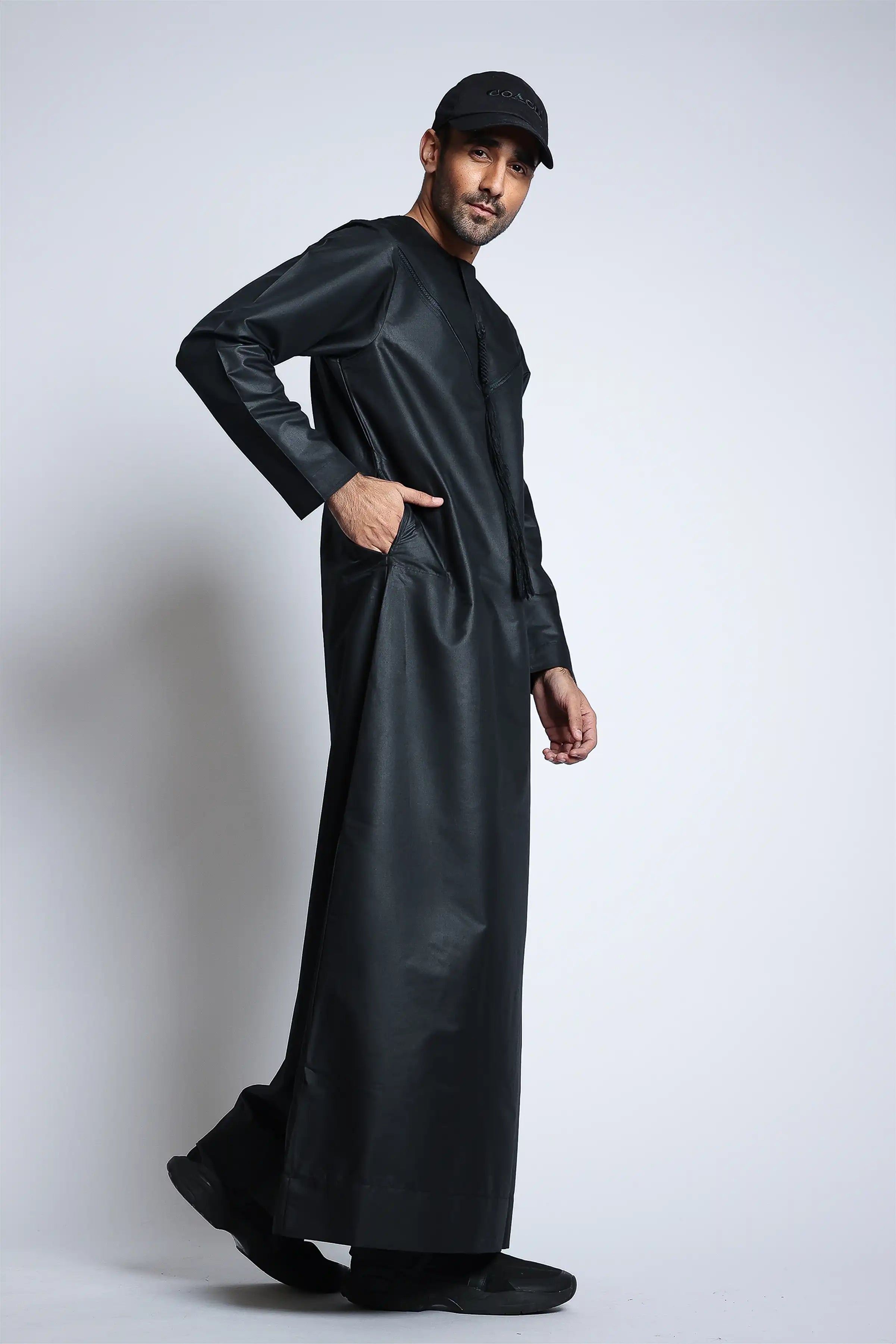 J148 Black Emirati Thobe for Men - Traditional Arabic Robe - Perfect for Eid, Weddings & Special Occasions