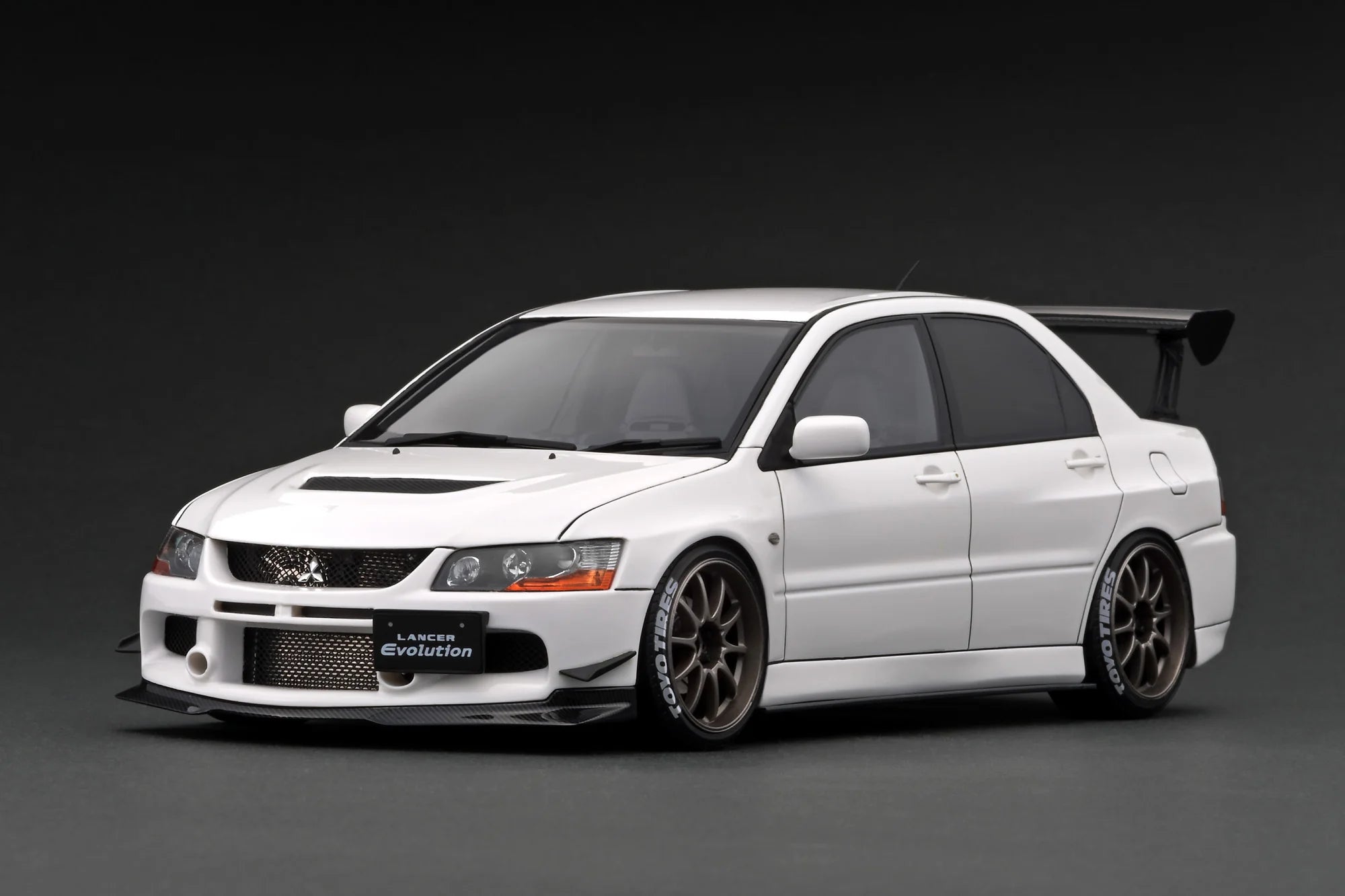 1:18 Scale Mitsubishi Lancer Evolution IX CT9A White Diecast Model Car - No Engine Display - Perfect for Collectors, Racing Fans & Display Shelves