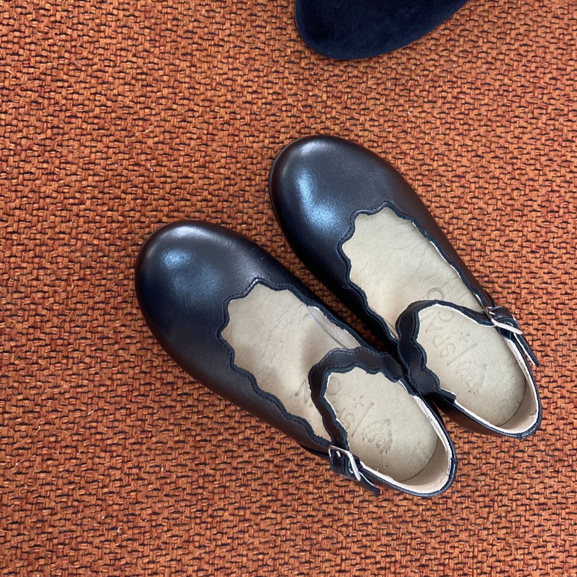 Spain+Co Black Scalloped Mary Jane Flats - Women's Vintage Style Pointed Toe Ballet Shoes for Work, Office & Special Occasions