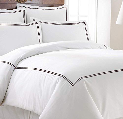 500 Thread Count 100% Cotton White Embroidery Hem Quilt Cover Set with 2 Pillow Shams - Full/Queen Size with Chocolate Border | Luxury Bedding for Master Bedroom & Guest Room Decor
