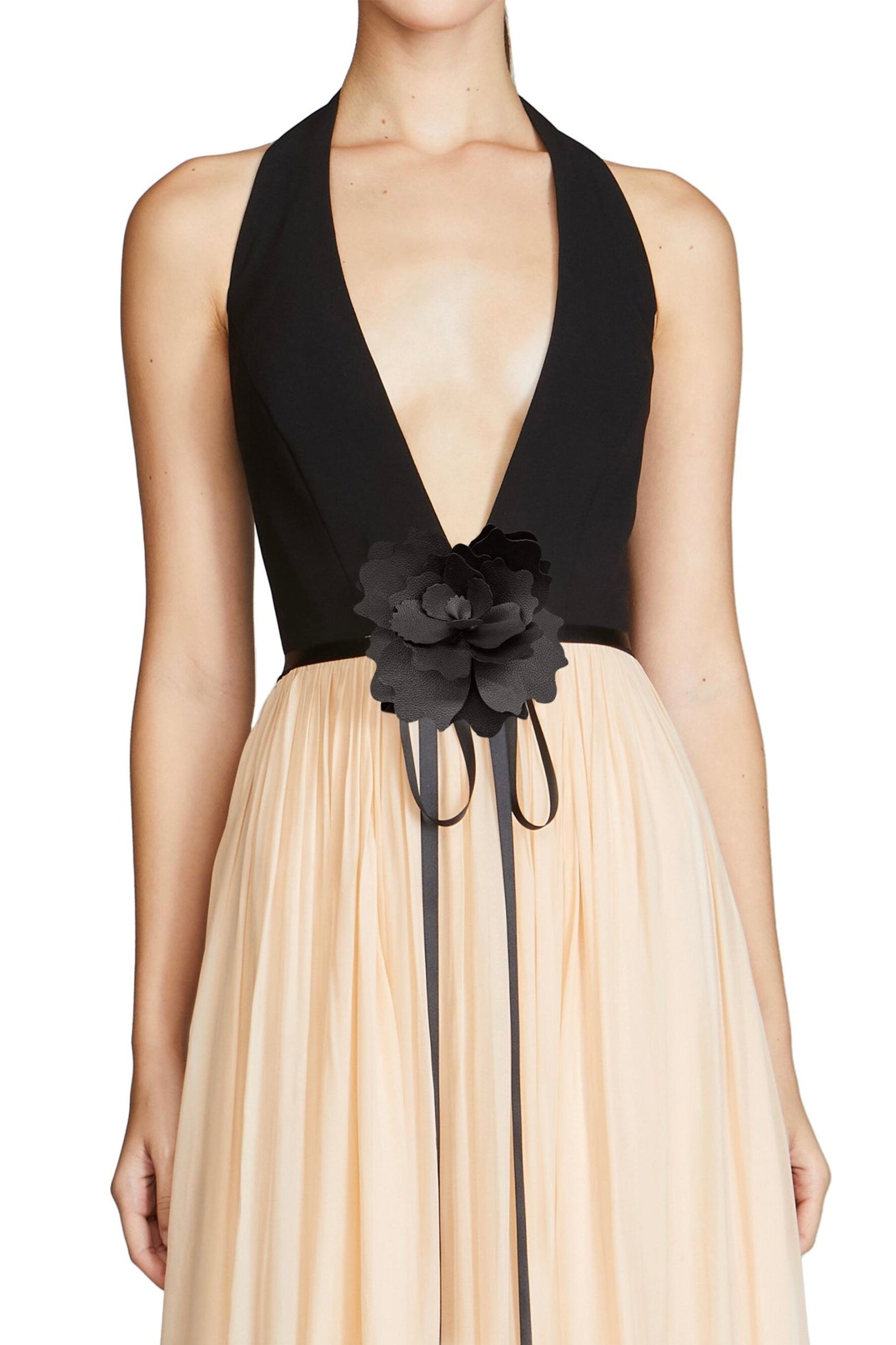 Halston Kinslee Elegant Crepe & Chiffon Halterneck Evening Gown for Women - Perfect for Prom, Red Carpet & Formal Events