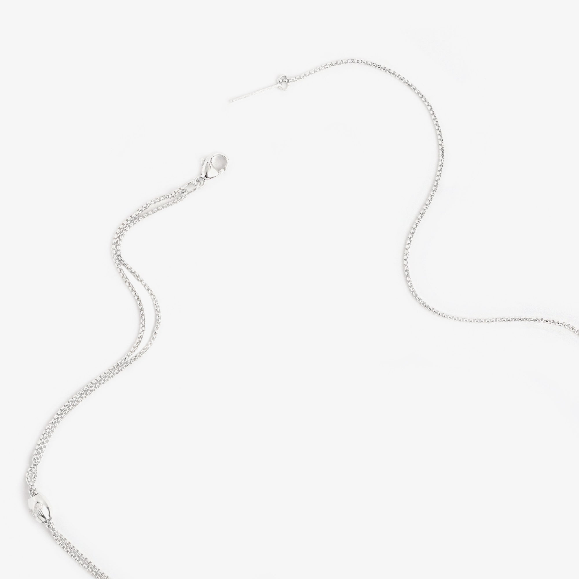 Elegant Daisy & 'Mom' Pendant Necklace - Perfect Gift for Mother's Day, Birthday, or Anniversary - Jewelry for Women