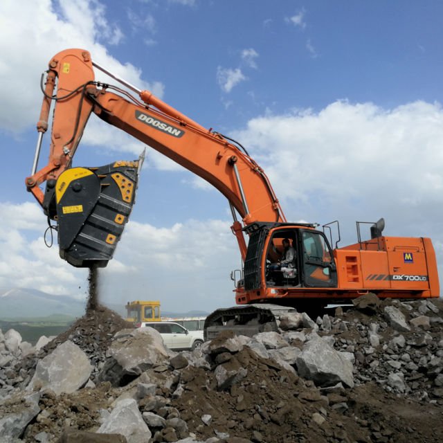 BF150.10 Excavator Bucket Crusher - Heavy Duty Demolition Attachment for Construction & Mining - Perfect for Crushing Concrete, Rocks & Debris on Job Sites