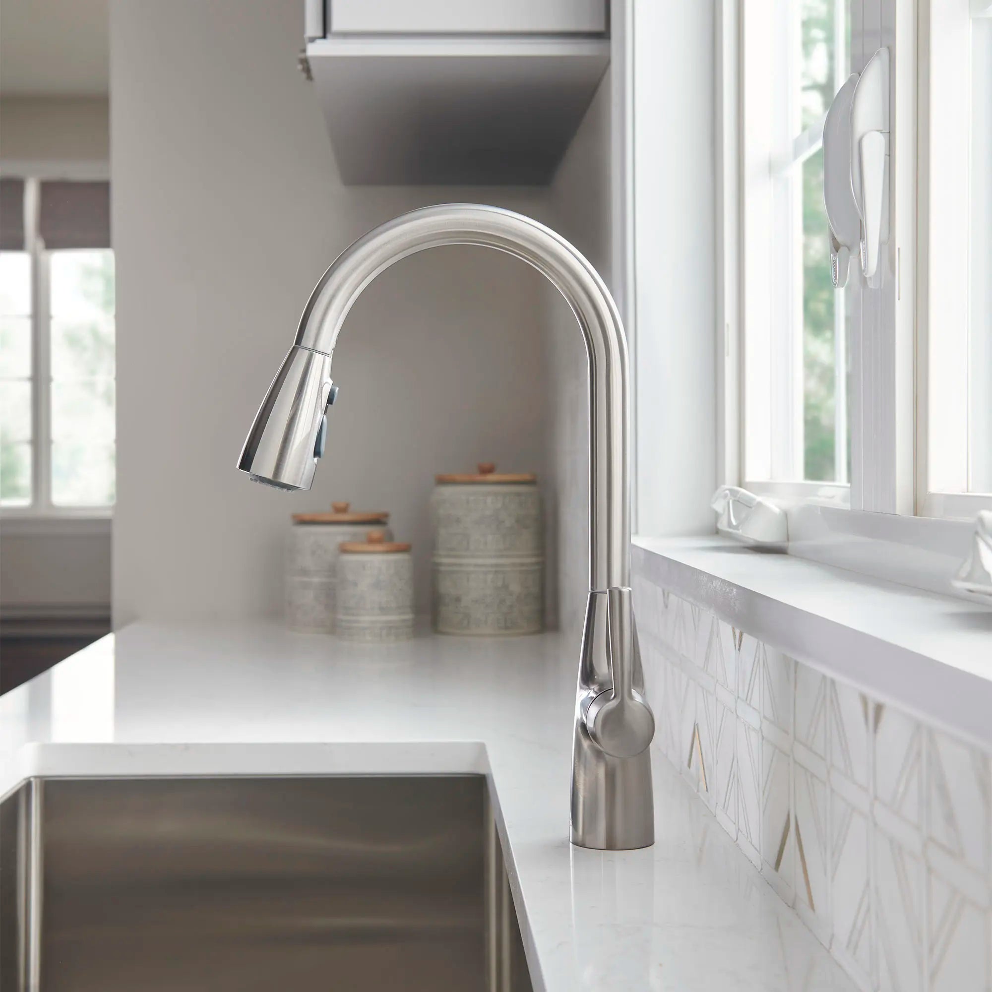 Fairbury® Single Handle Pull Down Kitchen Faqaucet with Dual Spray - 1.8 GPM (6.8 L/min) Water Flow, Lever Handle Design - Perfect for Modern Home Kitchen Sink, Dishwashing & Food Prep