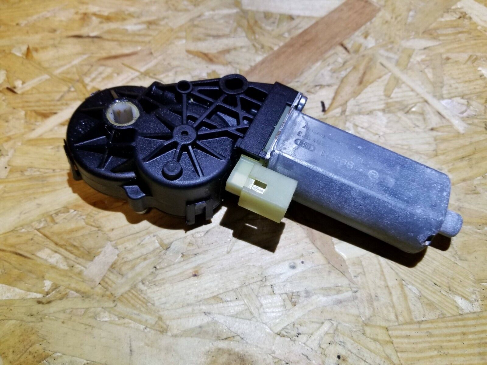 04 05 06 07 BMW 530xi E60 Front Right Passenger Seat Recliner Motor - OEM Replacement Part for Comfortable Driving Experience