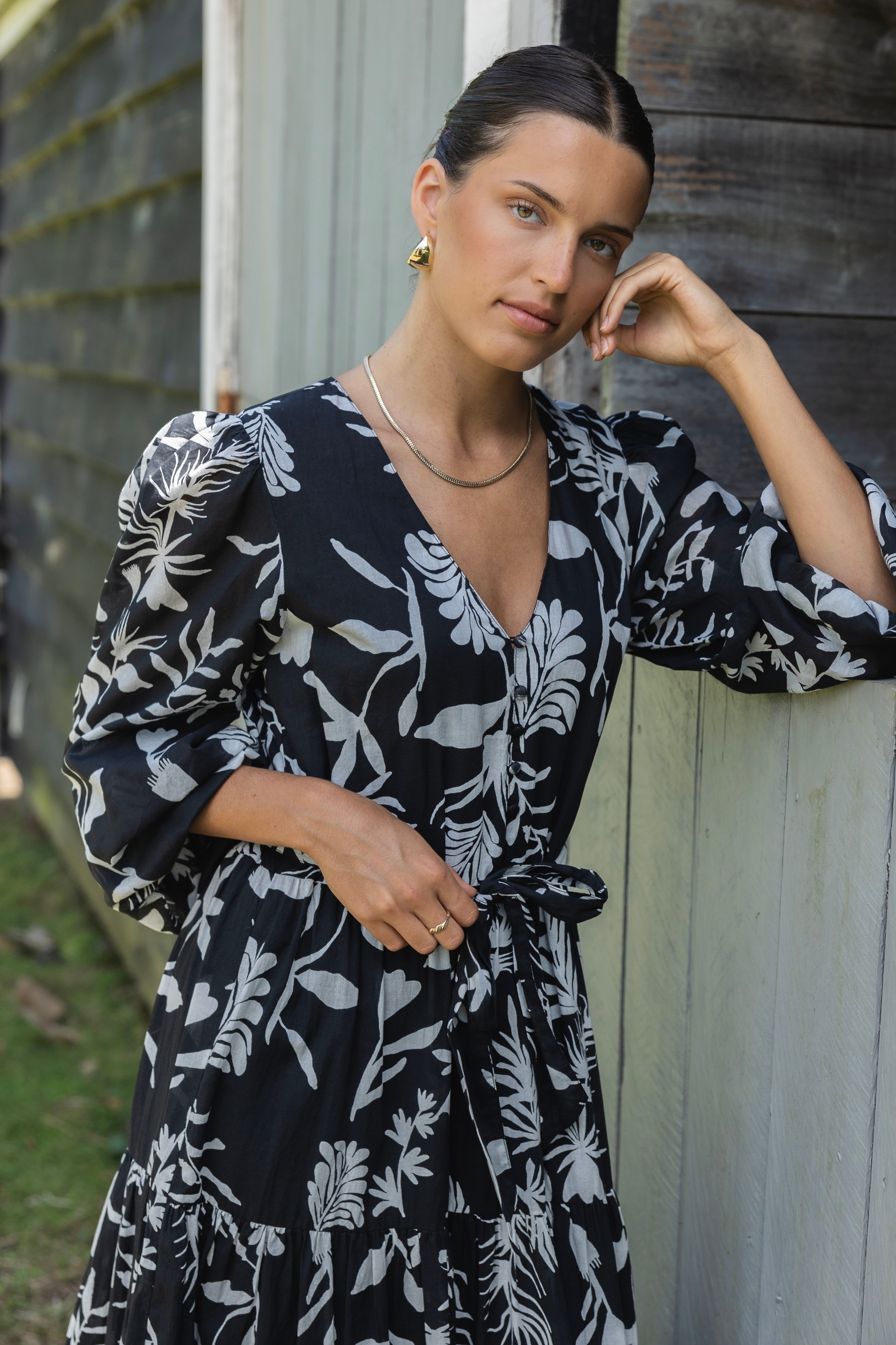 Elegant Black & White Long Sleeve V-Neck Tiered Maxi Dress for Women - Perfect for Weddings, Parties & Evening Events