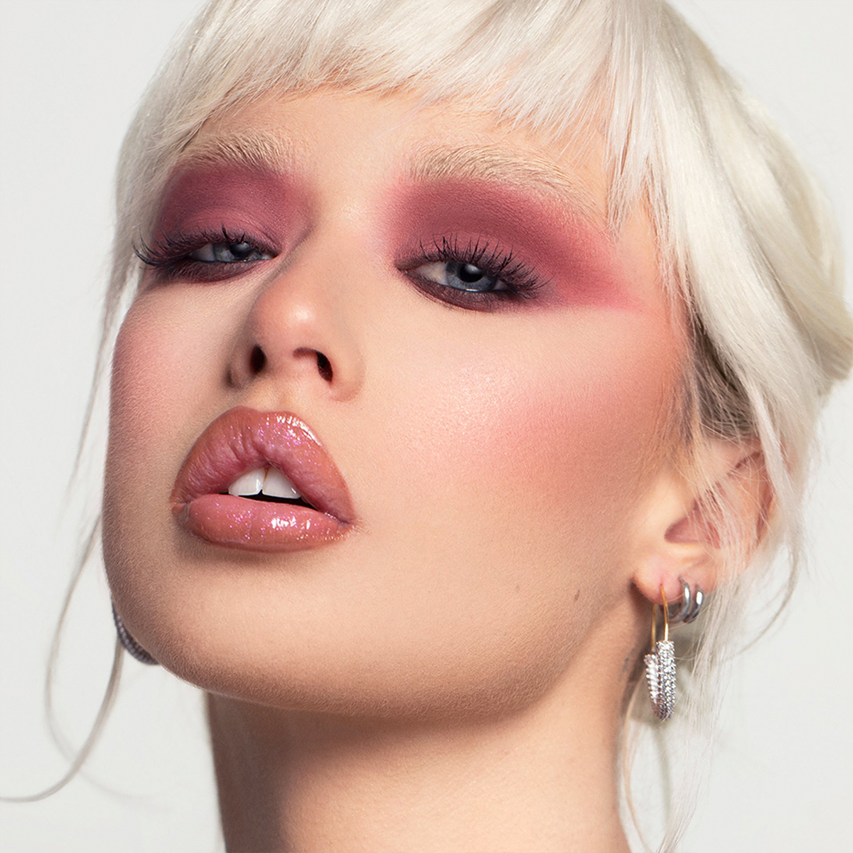 Palette Heart Eyes Eyeshadow - Vibrant Pigmented Makeup for Stunning Eye Looks | Perfect for Date Night, Parties & Special Occasions