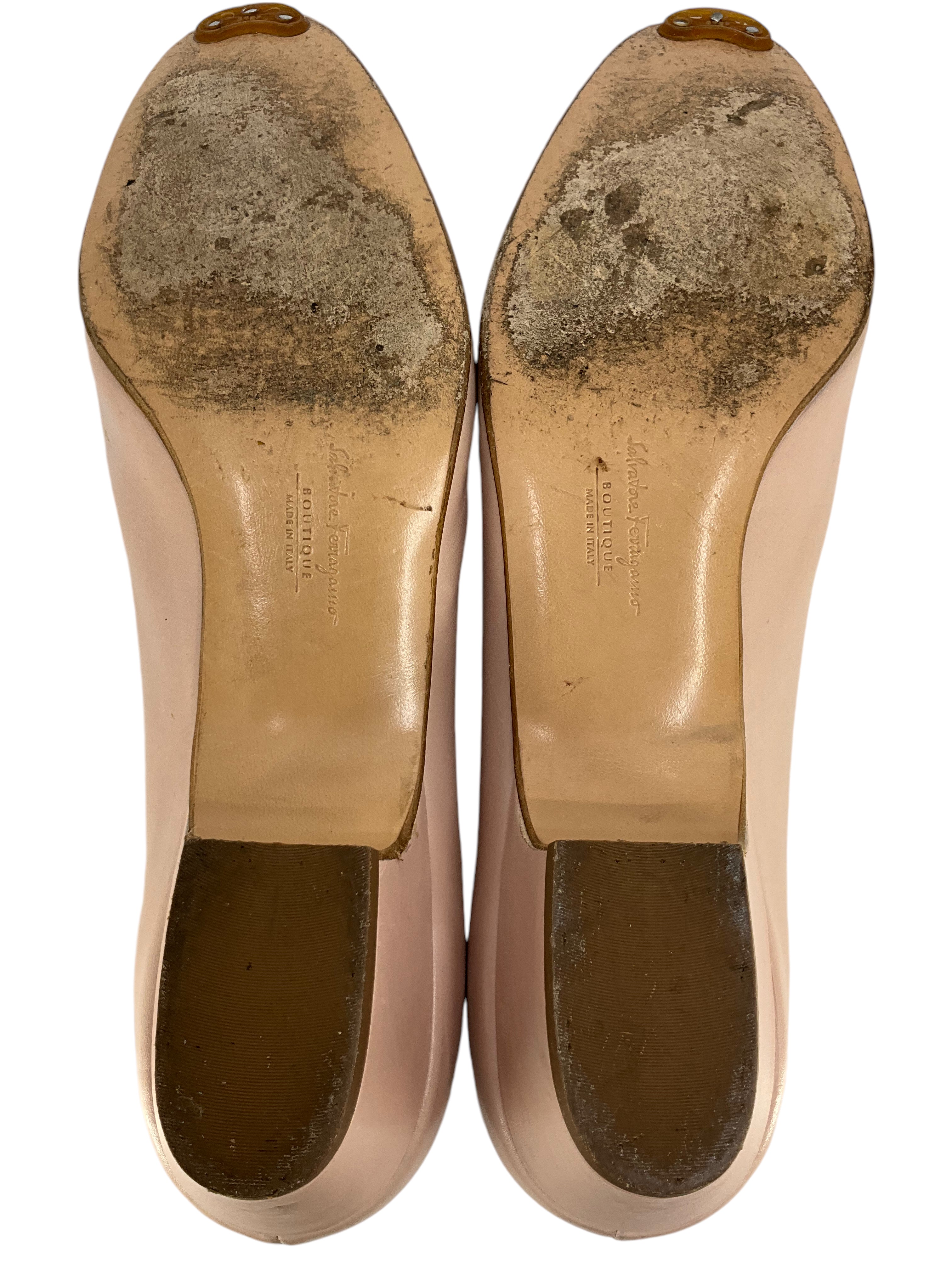 Salvatore Ferragamo Vara Bow Leather Pumps Women's Size 9.5 - Classic Pointed Toe Heels for Office, Wedding & Special Occasions