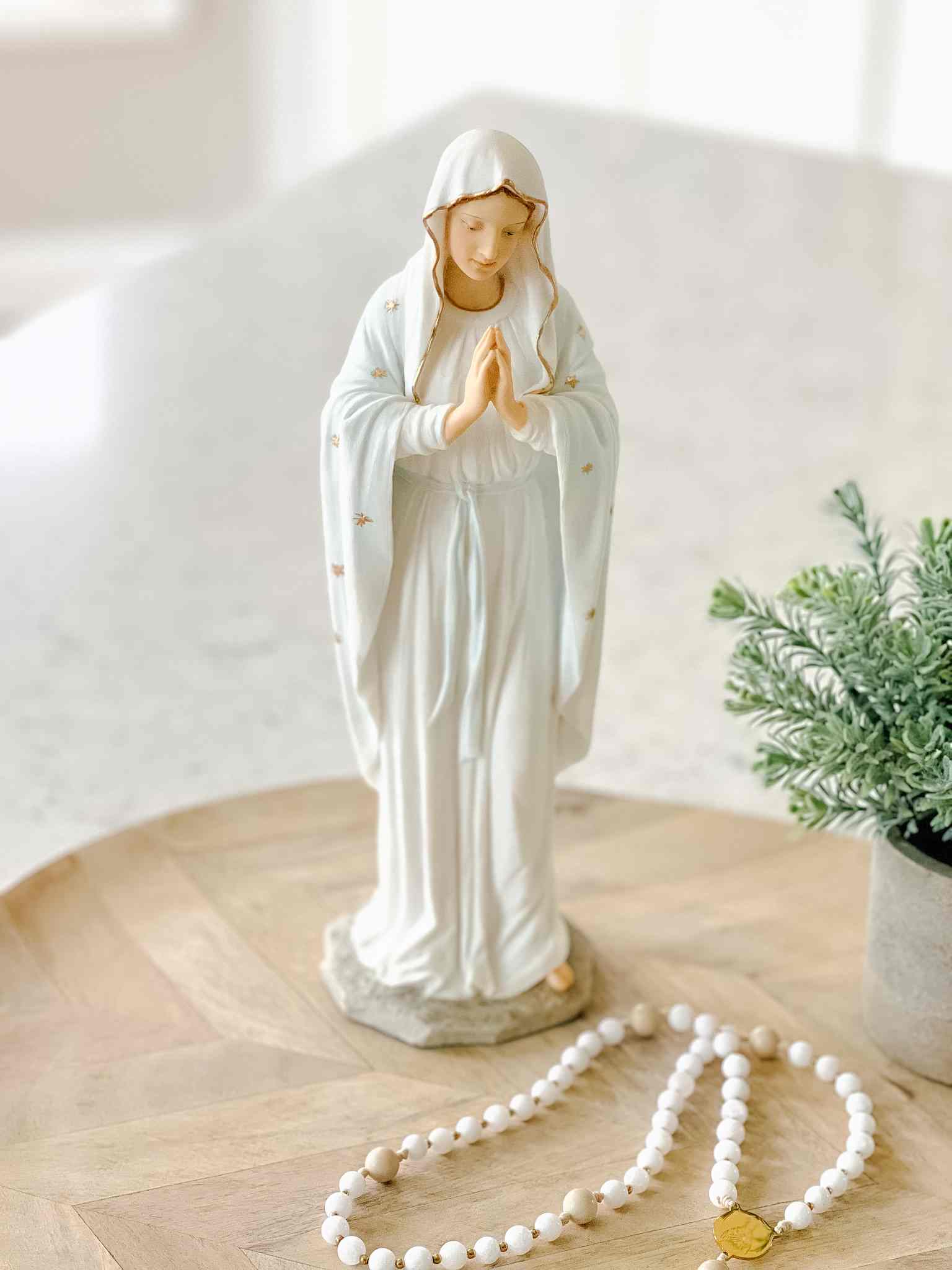 Queen of Heaven Statue - Beautiful Virgin Mary Figurine for Home Altar, Catholic Decor, and Religious Gift - Perfect for Prayer Spaces, Church Displays & Spiritual Devotion