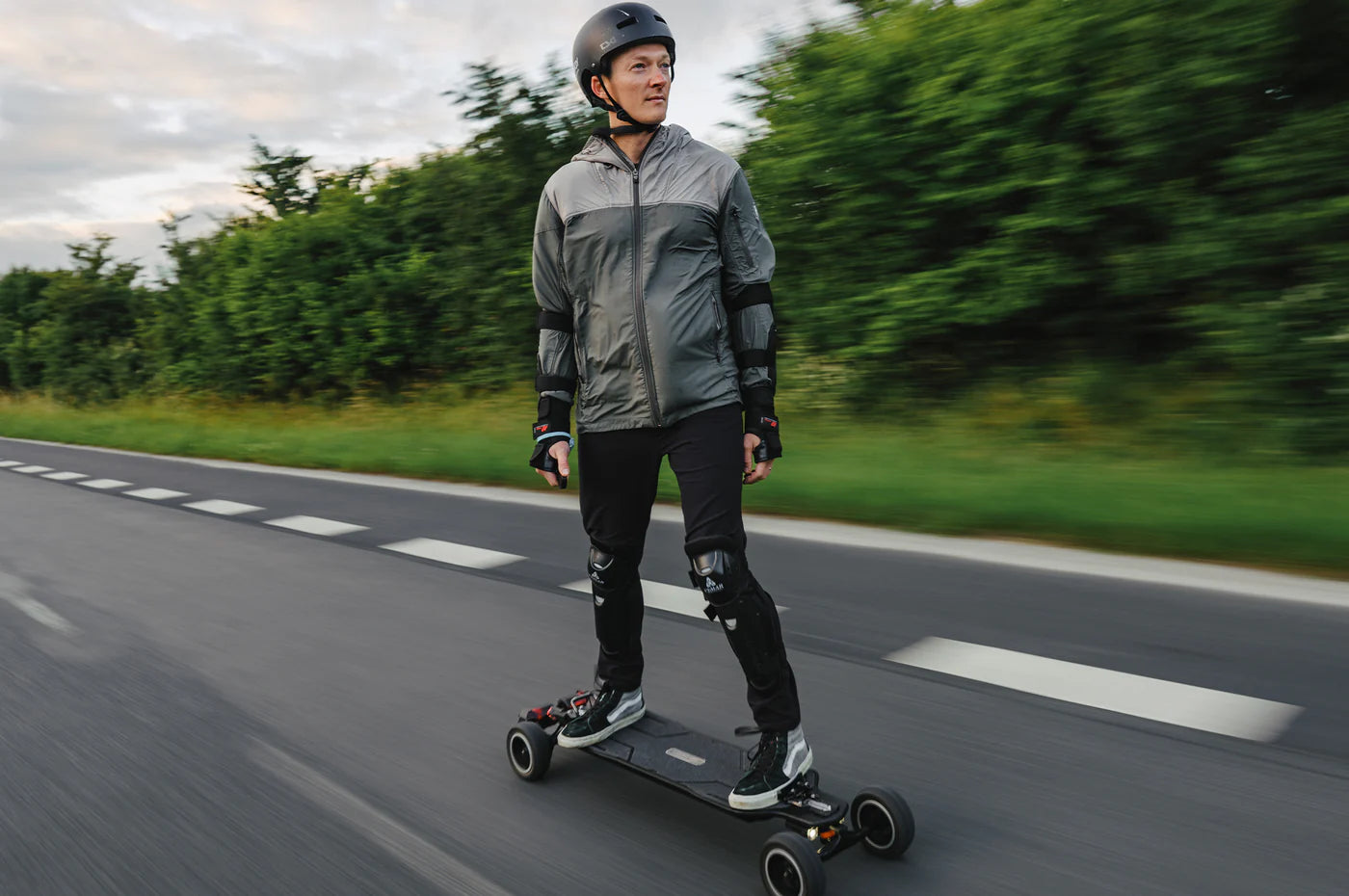 Exway Atlas Pro 4WD Electric Skateboard - 34 MPH Top Speed, 25 Mile Range, All-Terrain Off-Road Gear Drive System - Perfect for Commuting, Adventure Riding & Urban Exploration