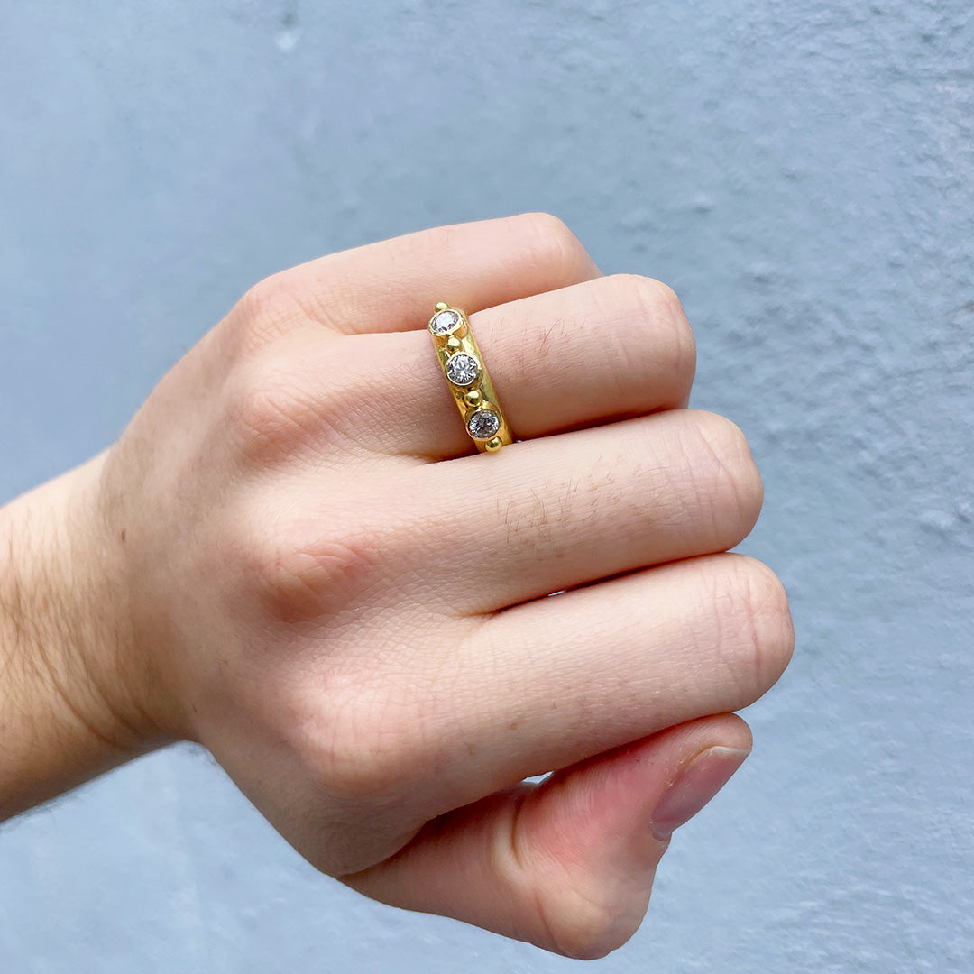Elizabeth Locke 14K Gold Round Diamond Dot Stack Ring - Elegant Stackable Ring for Women, Perfect for Layering, Everyday Wear & Special Occasions